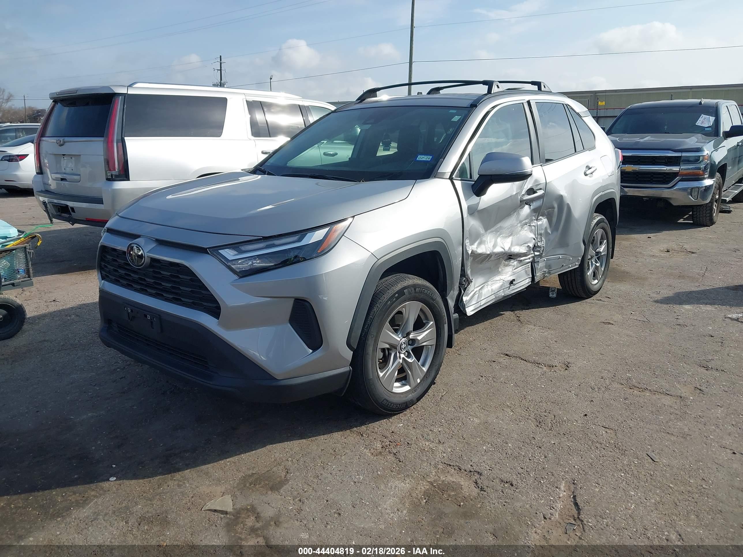 TOYOTA RAV4 image 2