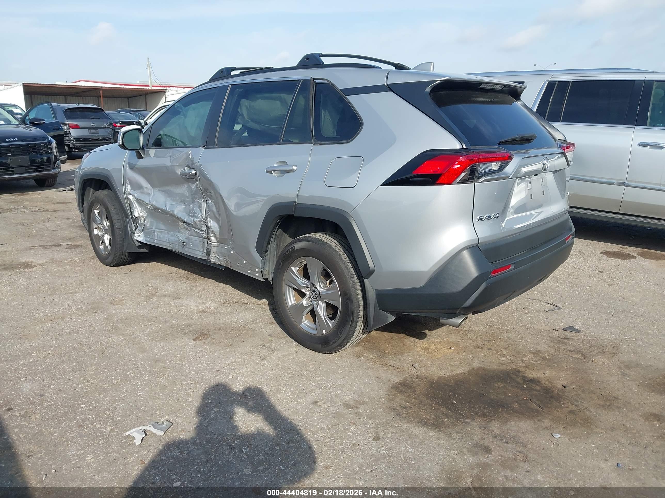 TOYOTA RAV4 image 3