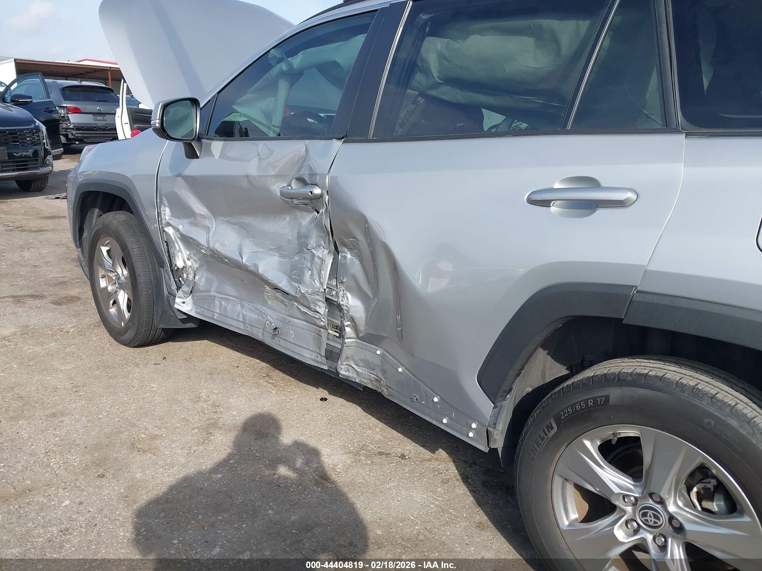 TOYOTA RAV4 image 6
