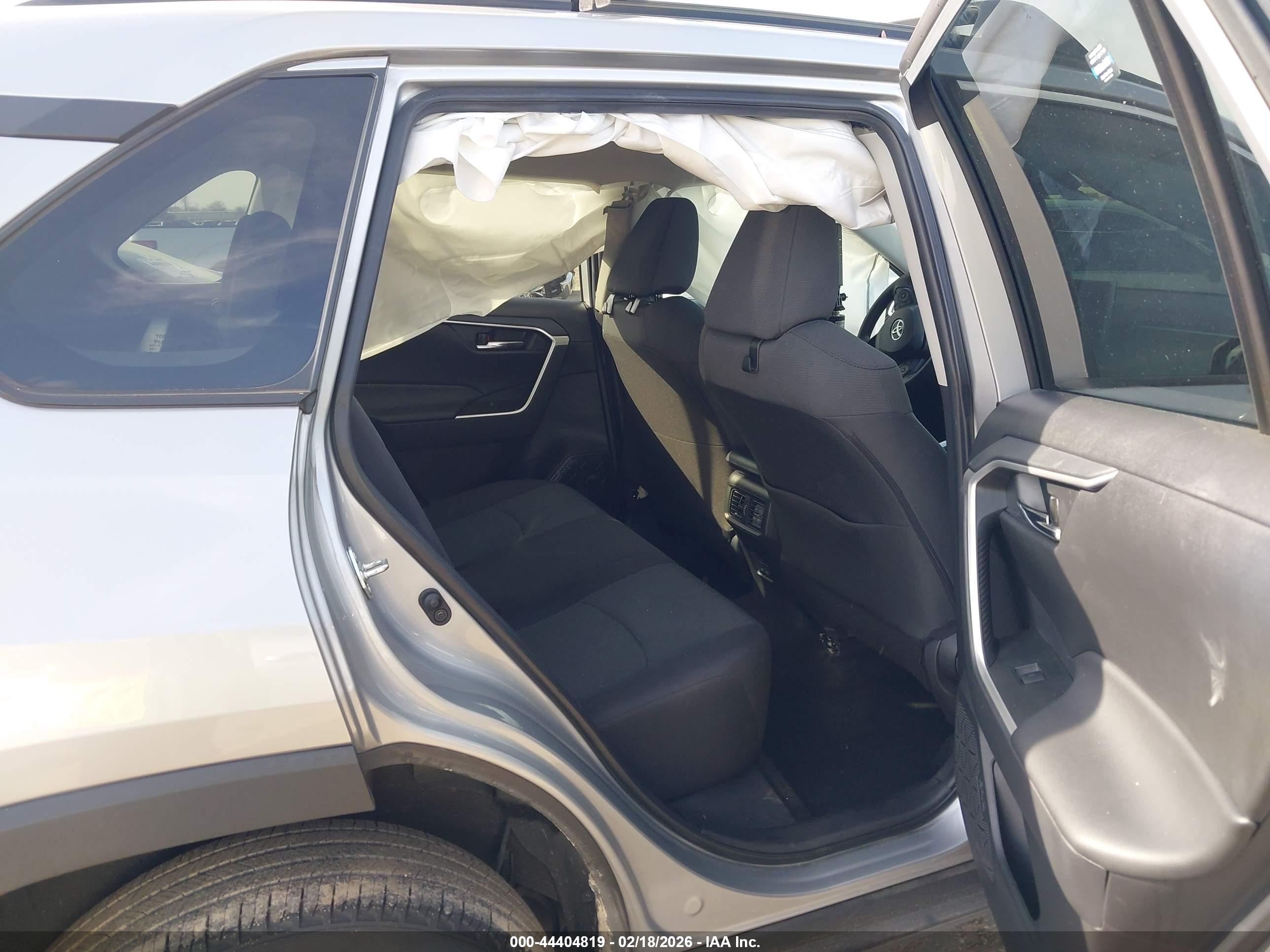 TOYOTA RAV4 image 8
