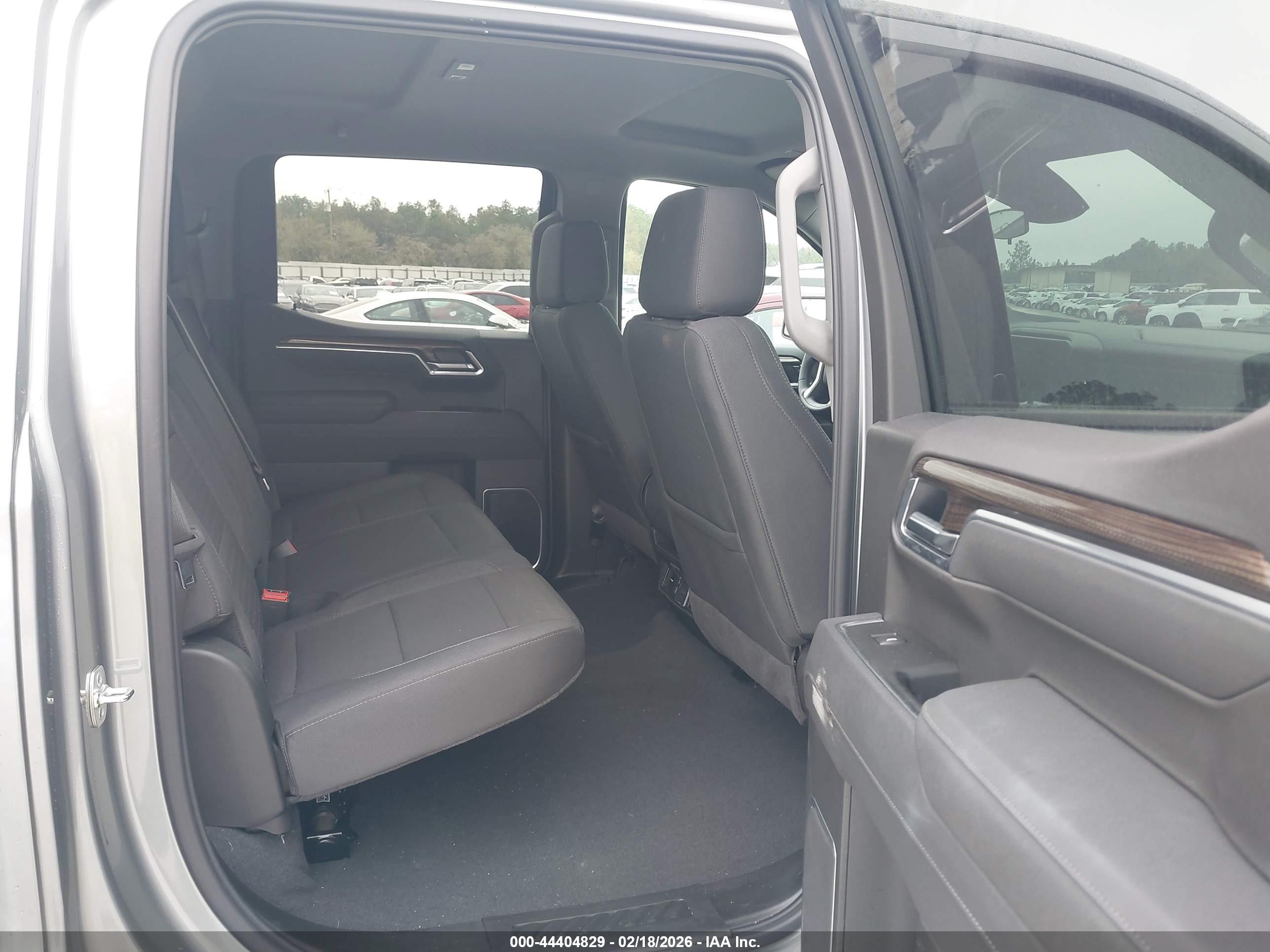 CHEVROLET SILVERADO image 8