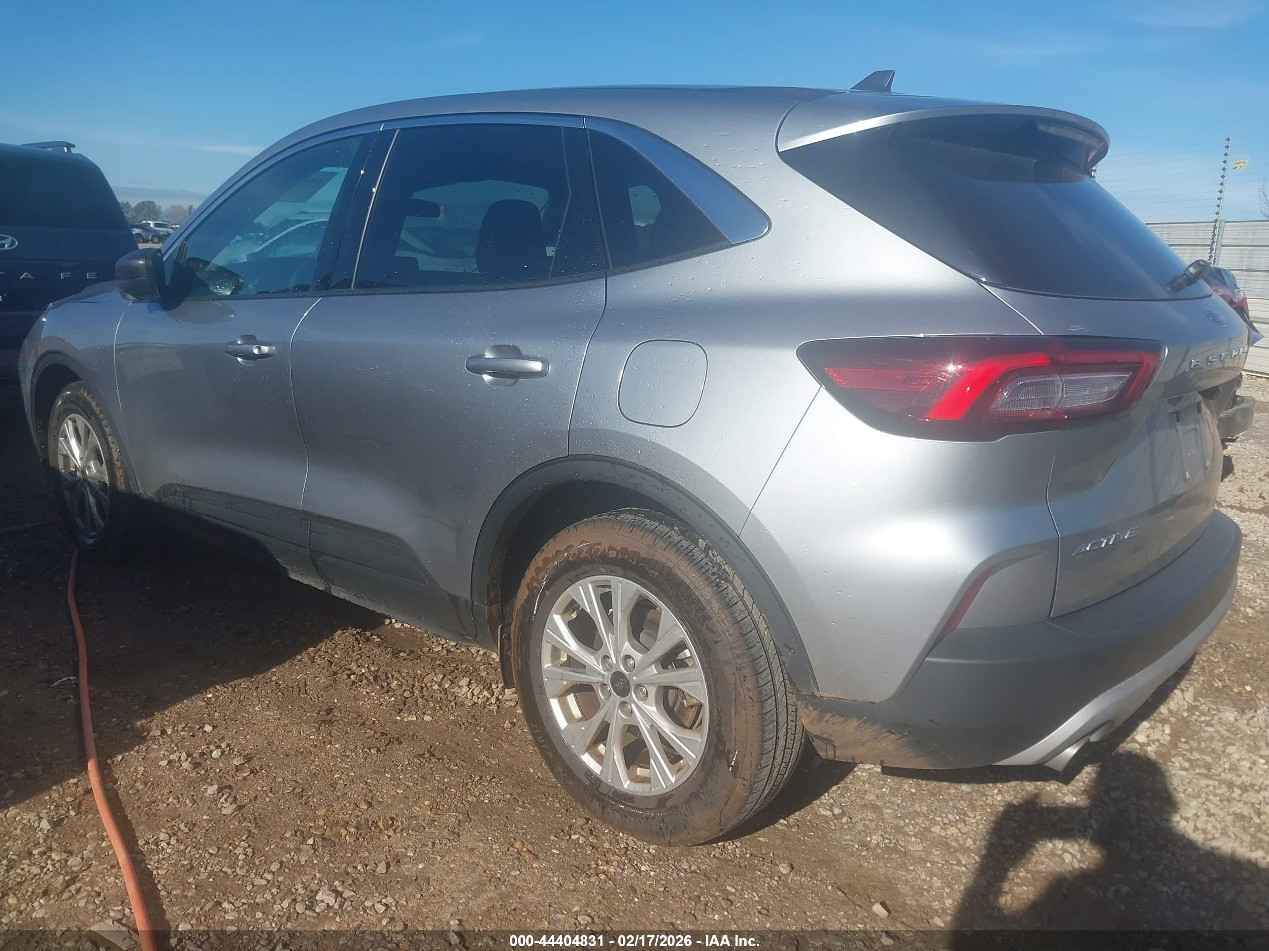 FORD ESCAPE image 3
