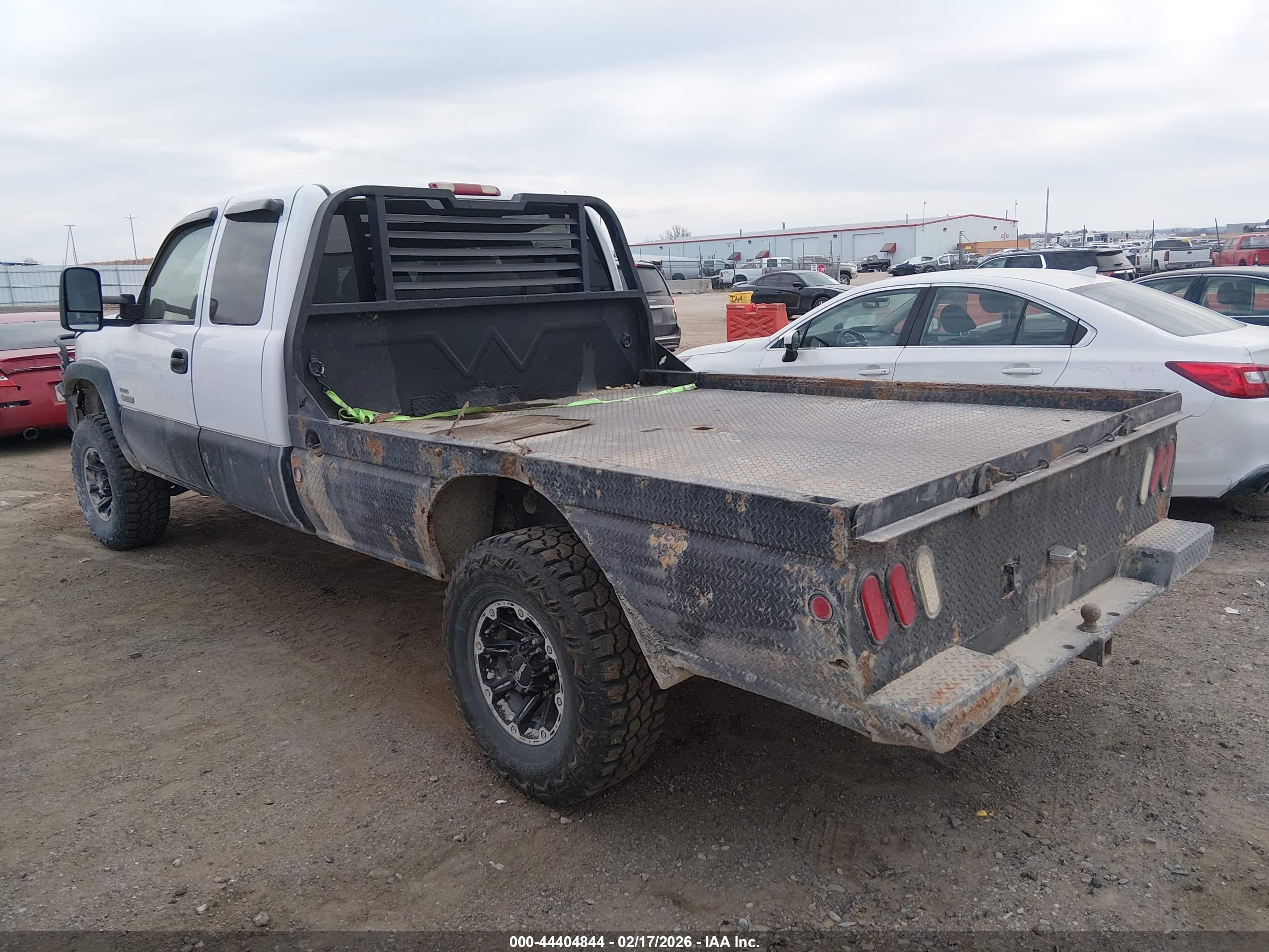 CHEVROLET SILVERADO image 3