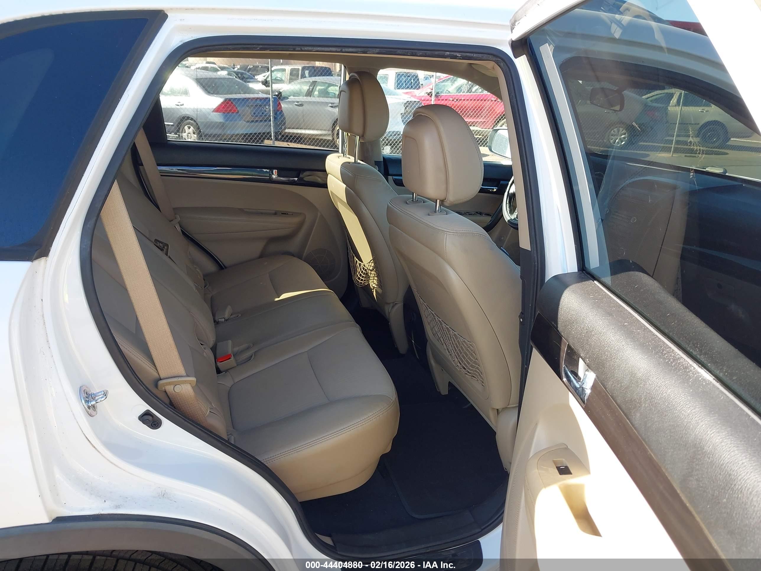 KIA SORENTO image 8