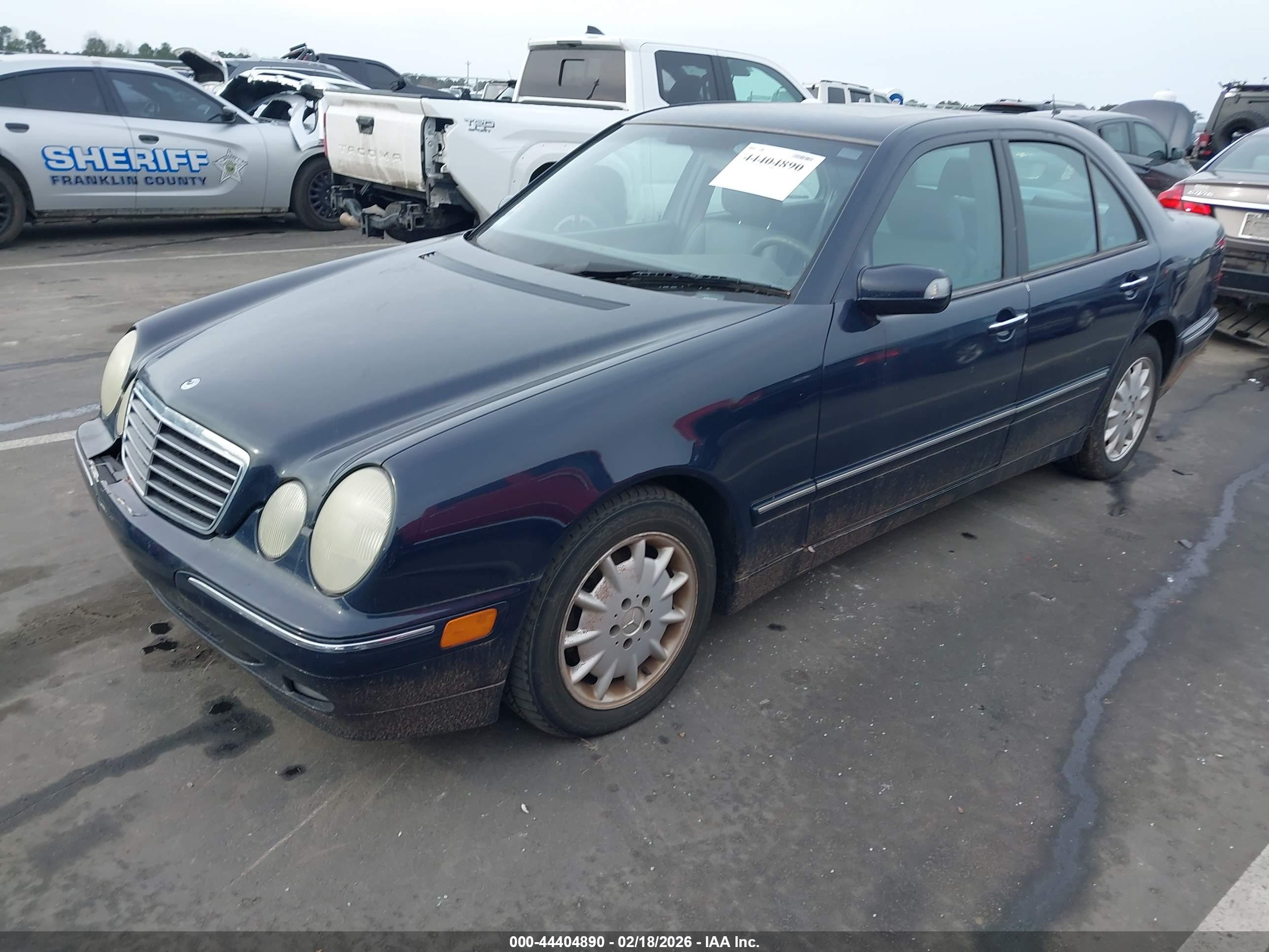 MERCEDES-BENZ E image 2