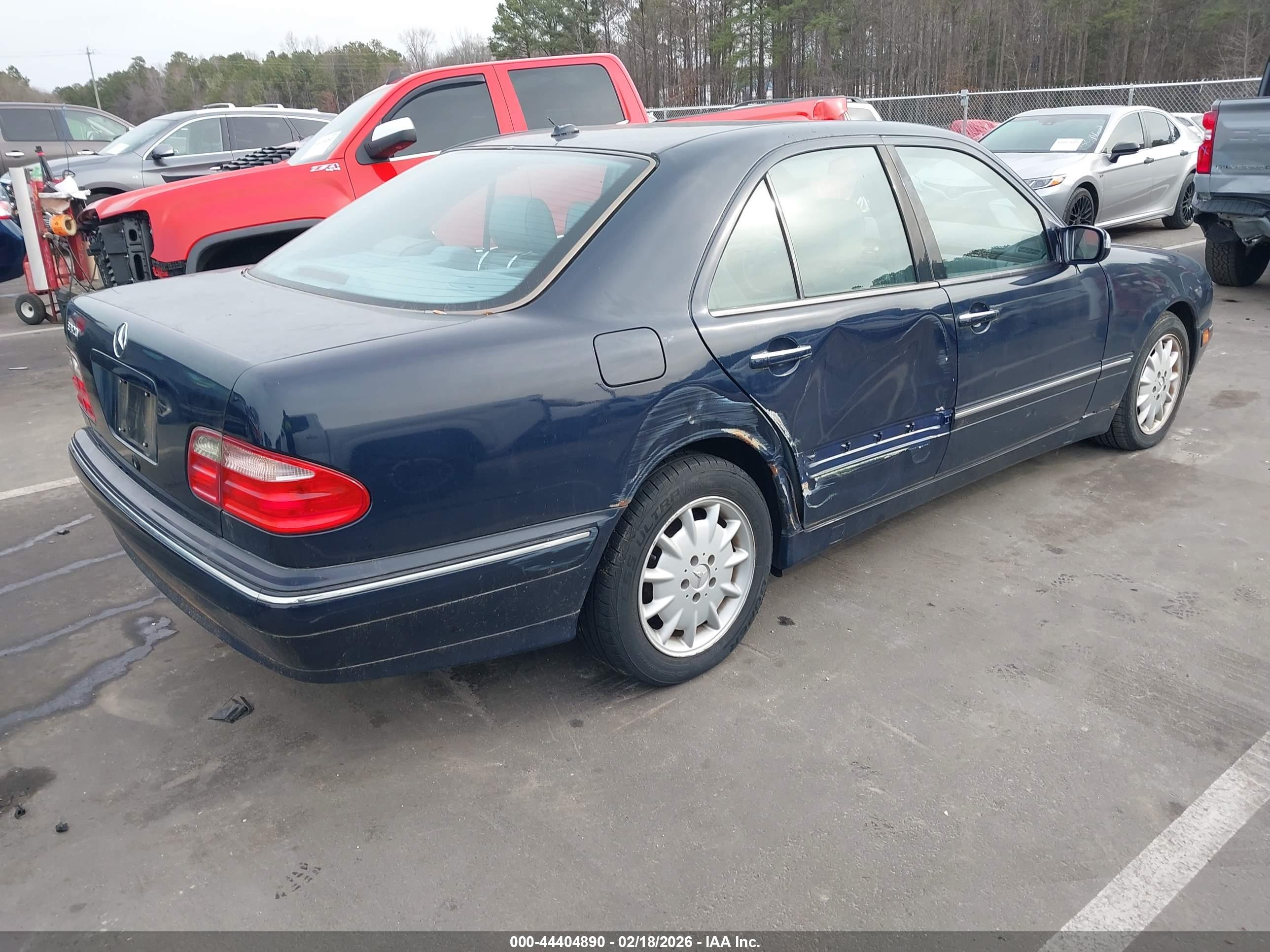 MERCEDES-BENZ E image 4