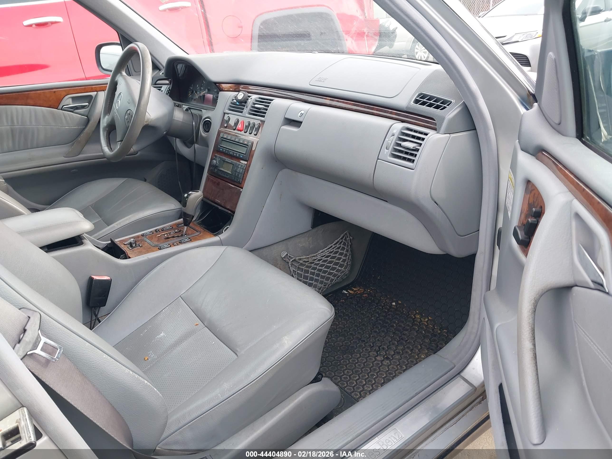 MERCEDES-BENZ E image 5