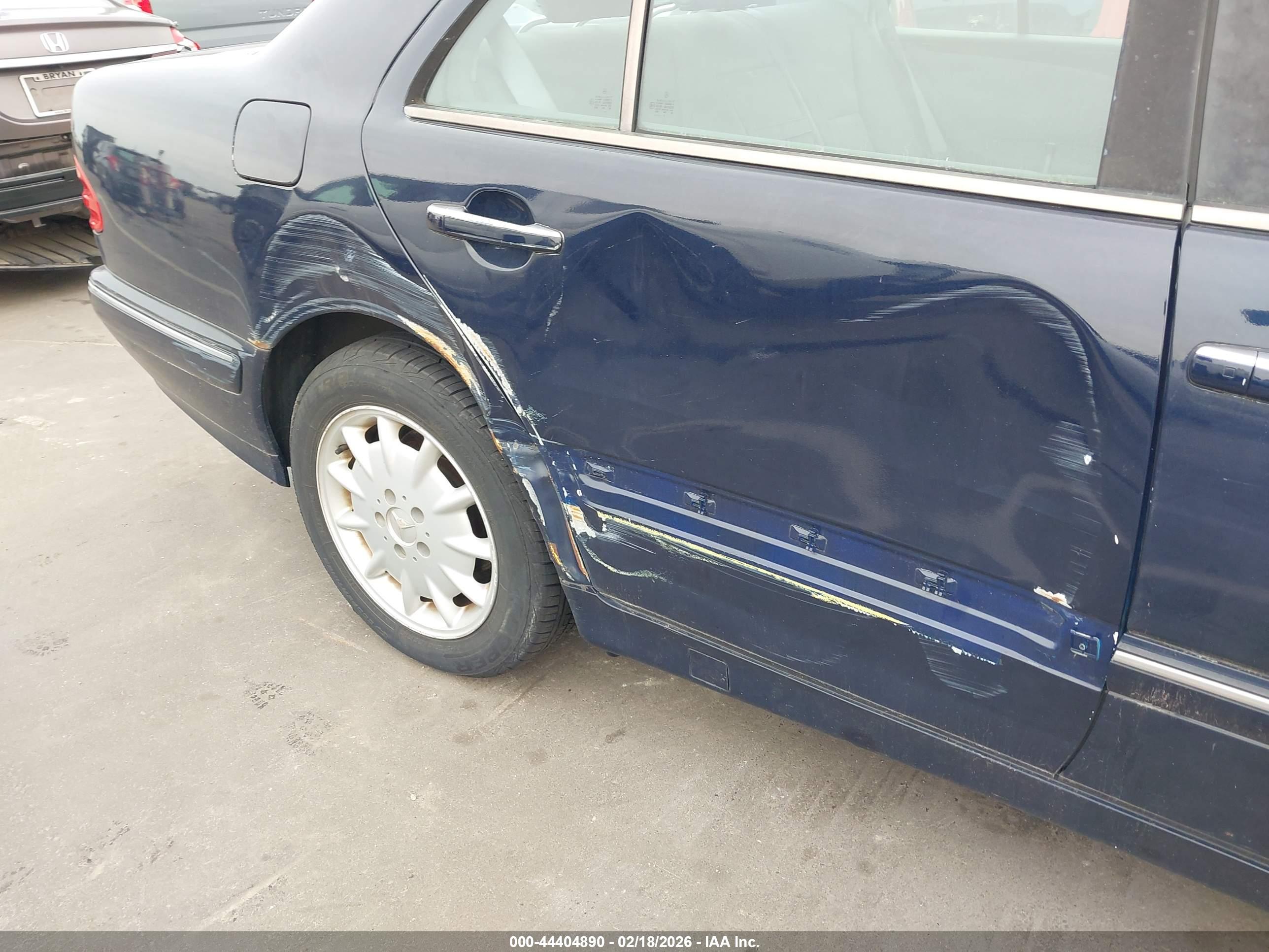 MERCEDES-BENZ E image 6