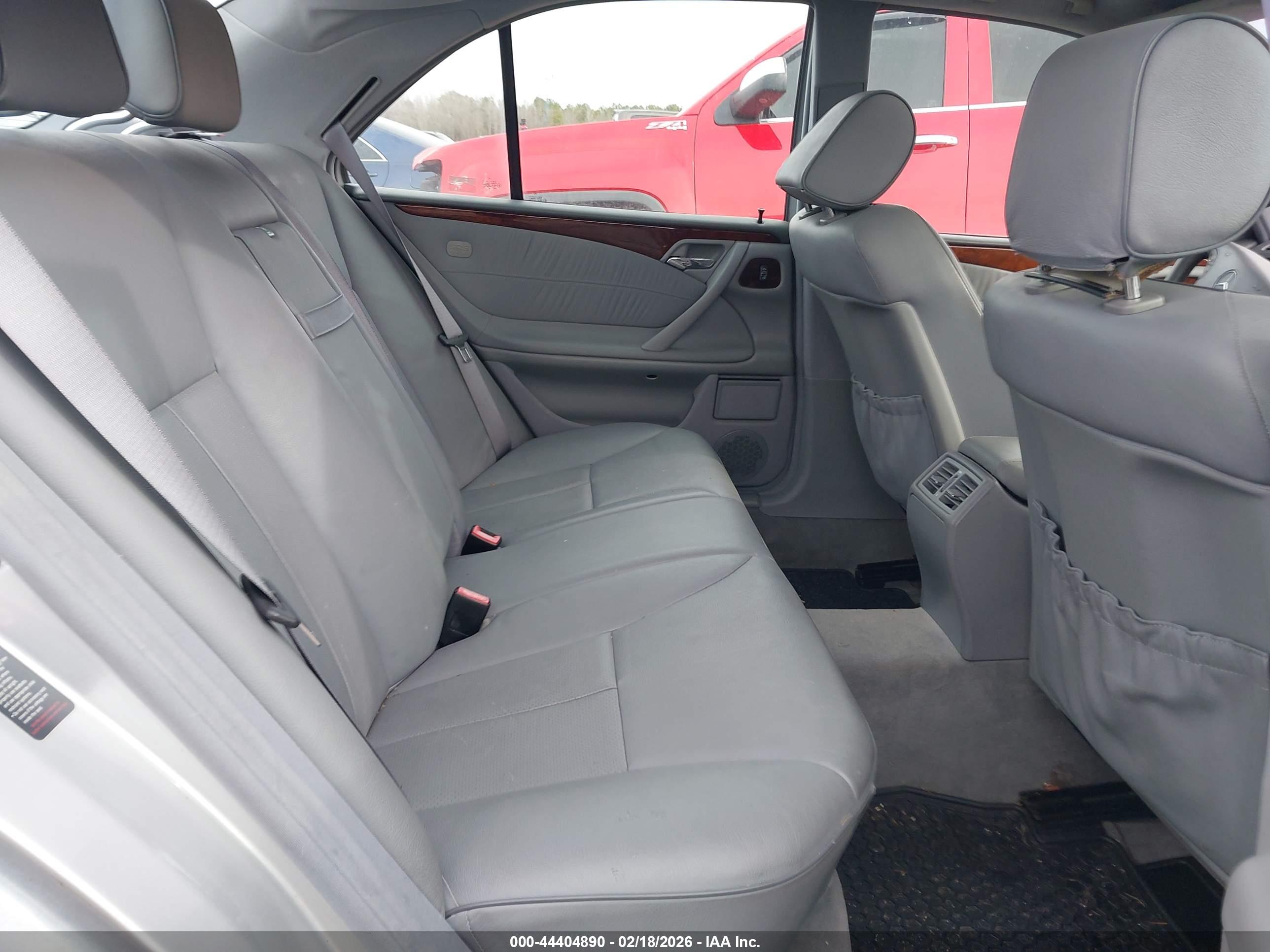 MERCEDES-BENZ E image 8