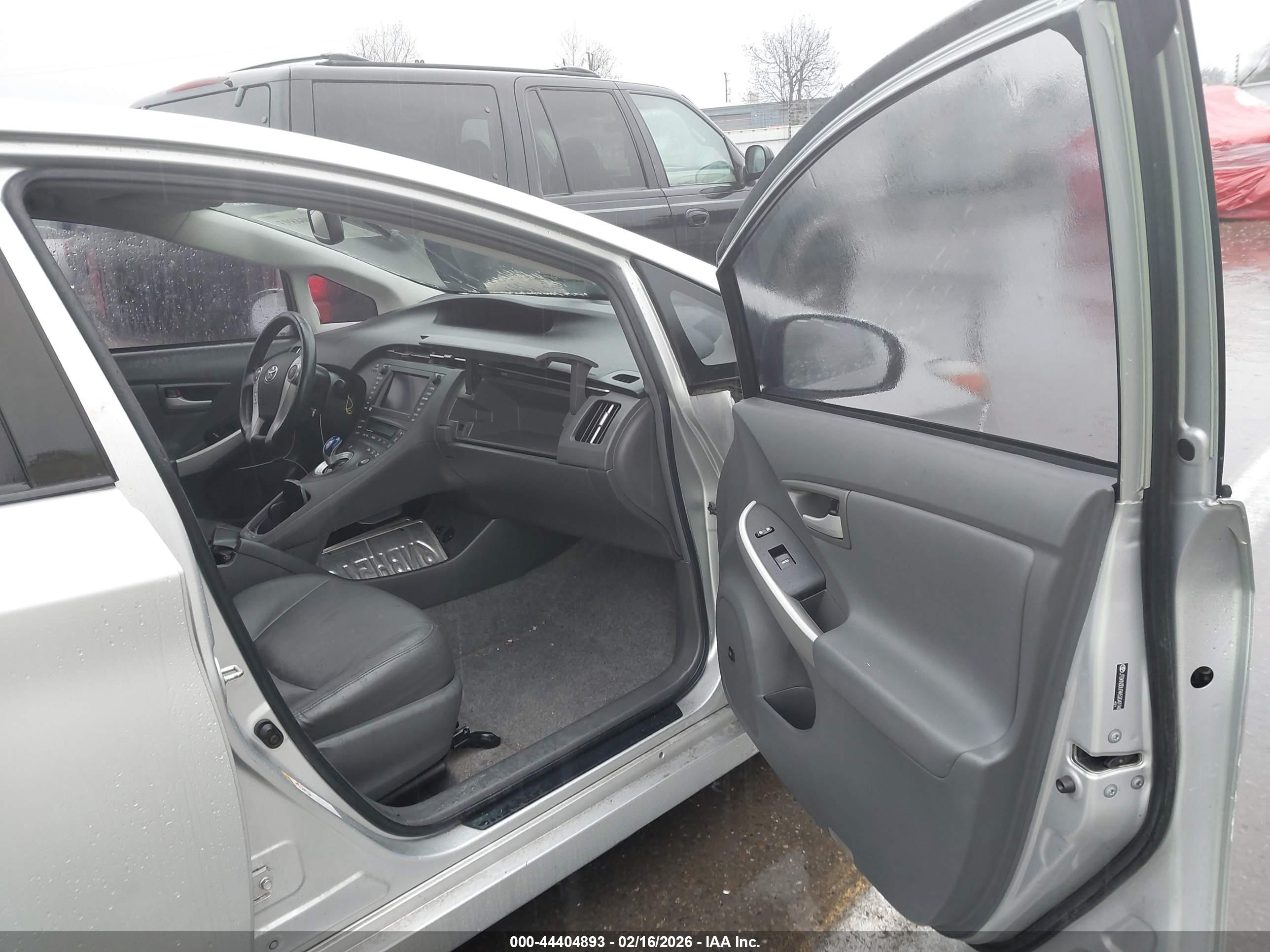 TOYOTA PRIUS image 5