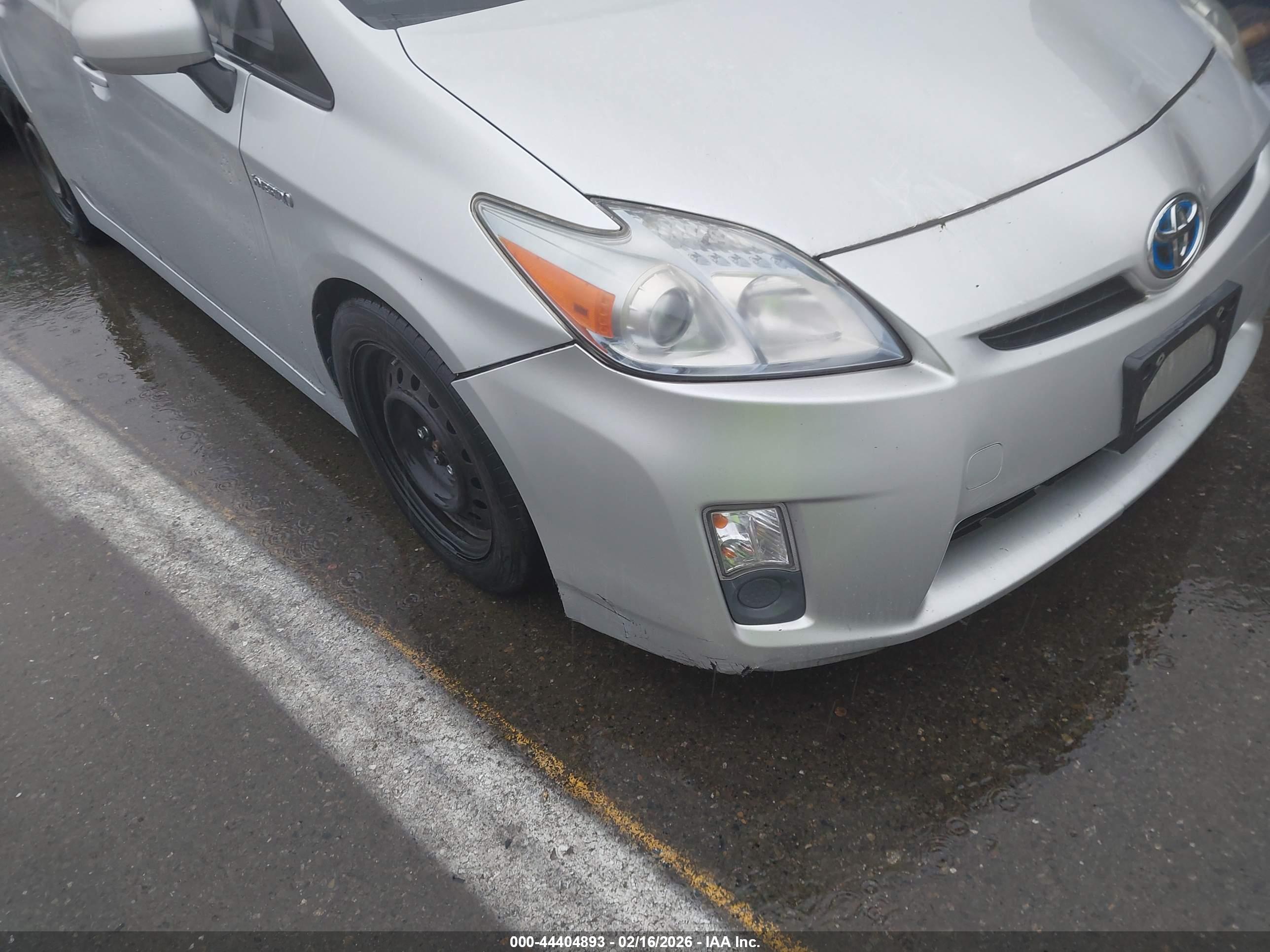 TOYOTA PRIUS image 6