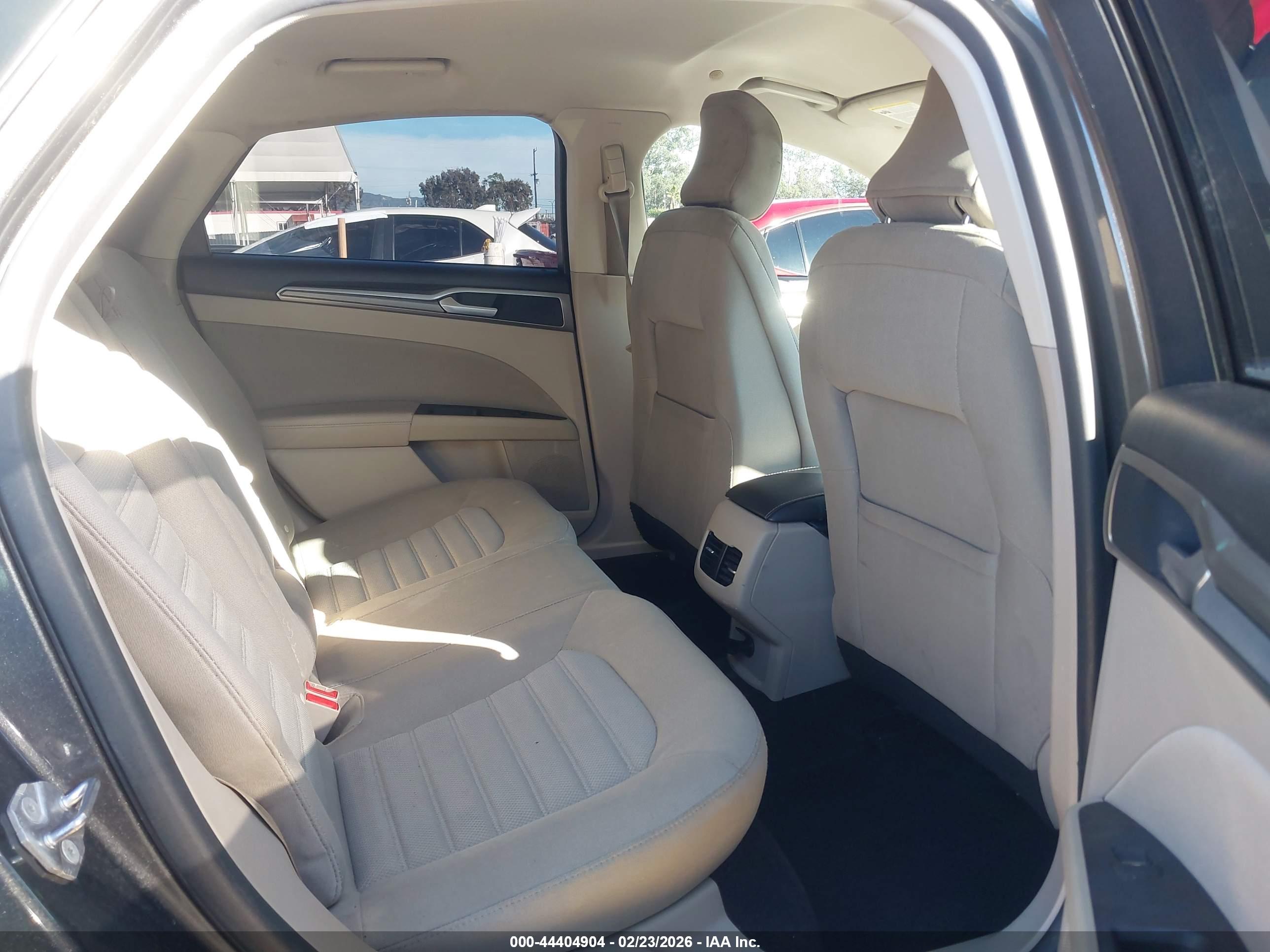 FORD FUSION image 8