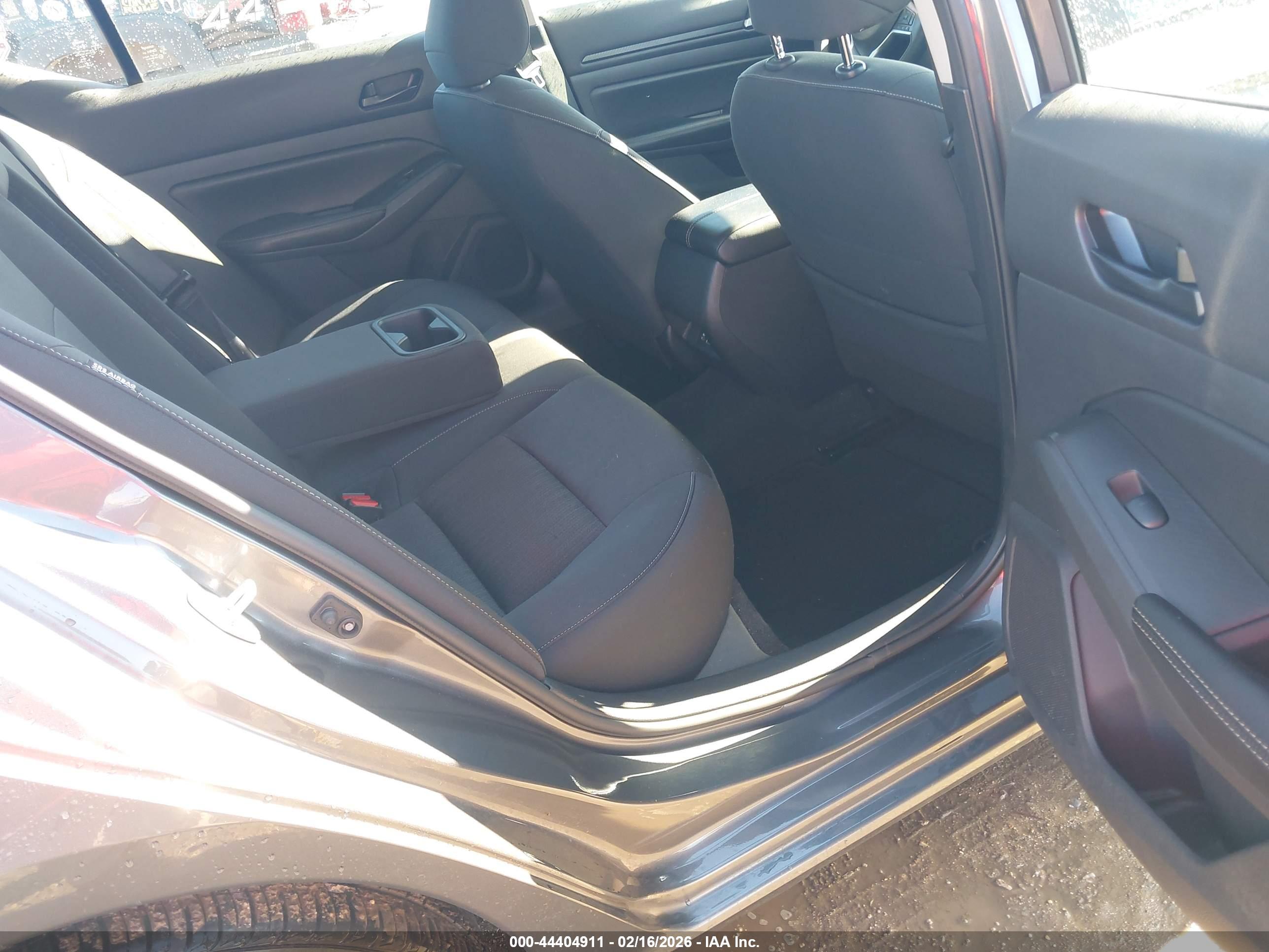NISSAN ALTIMA image 8