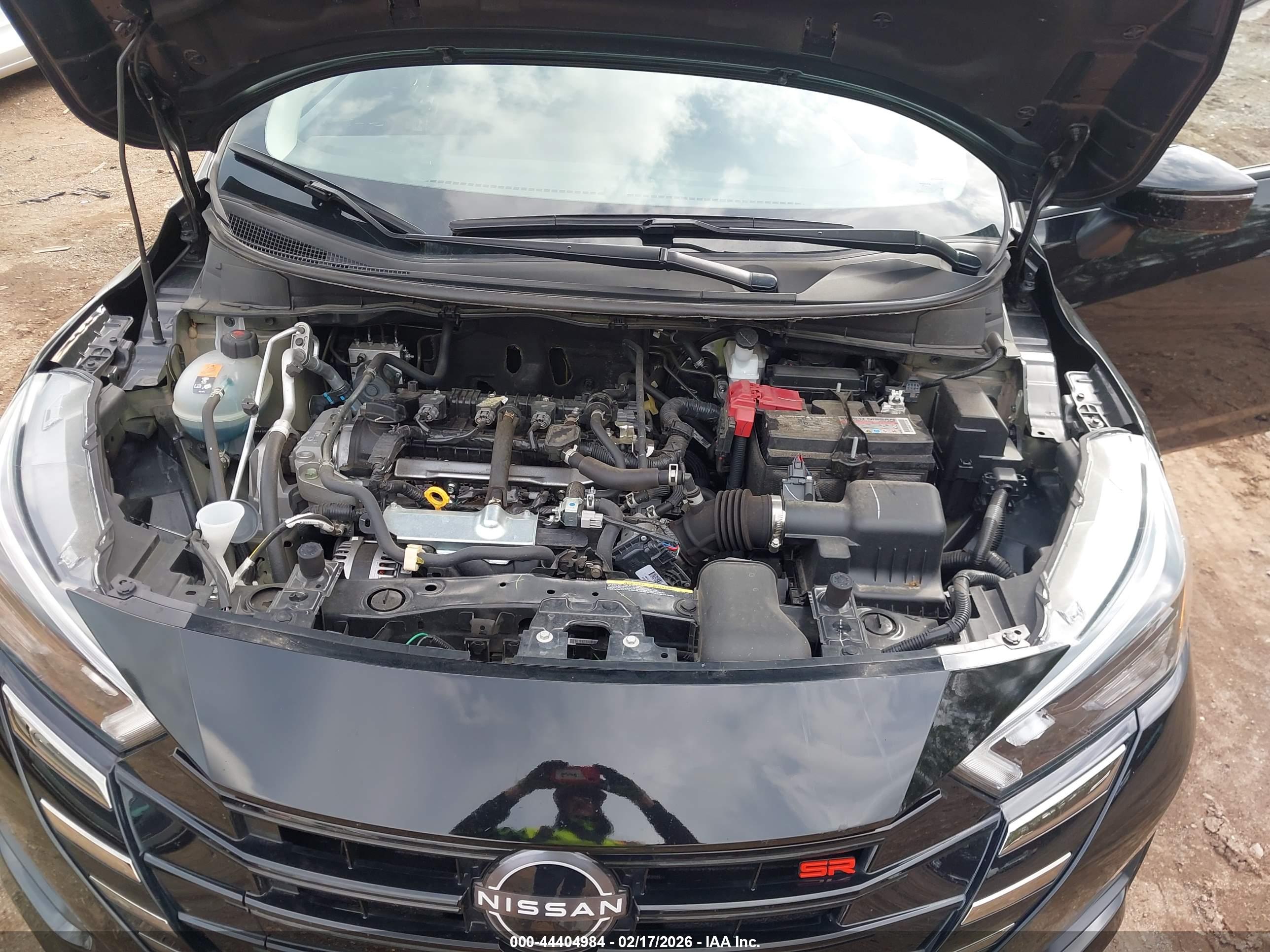 NISSAN VERSA image 10