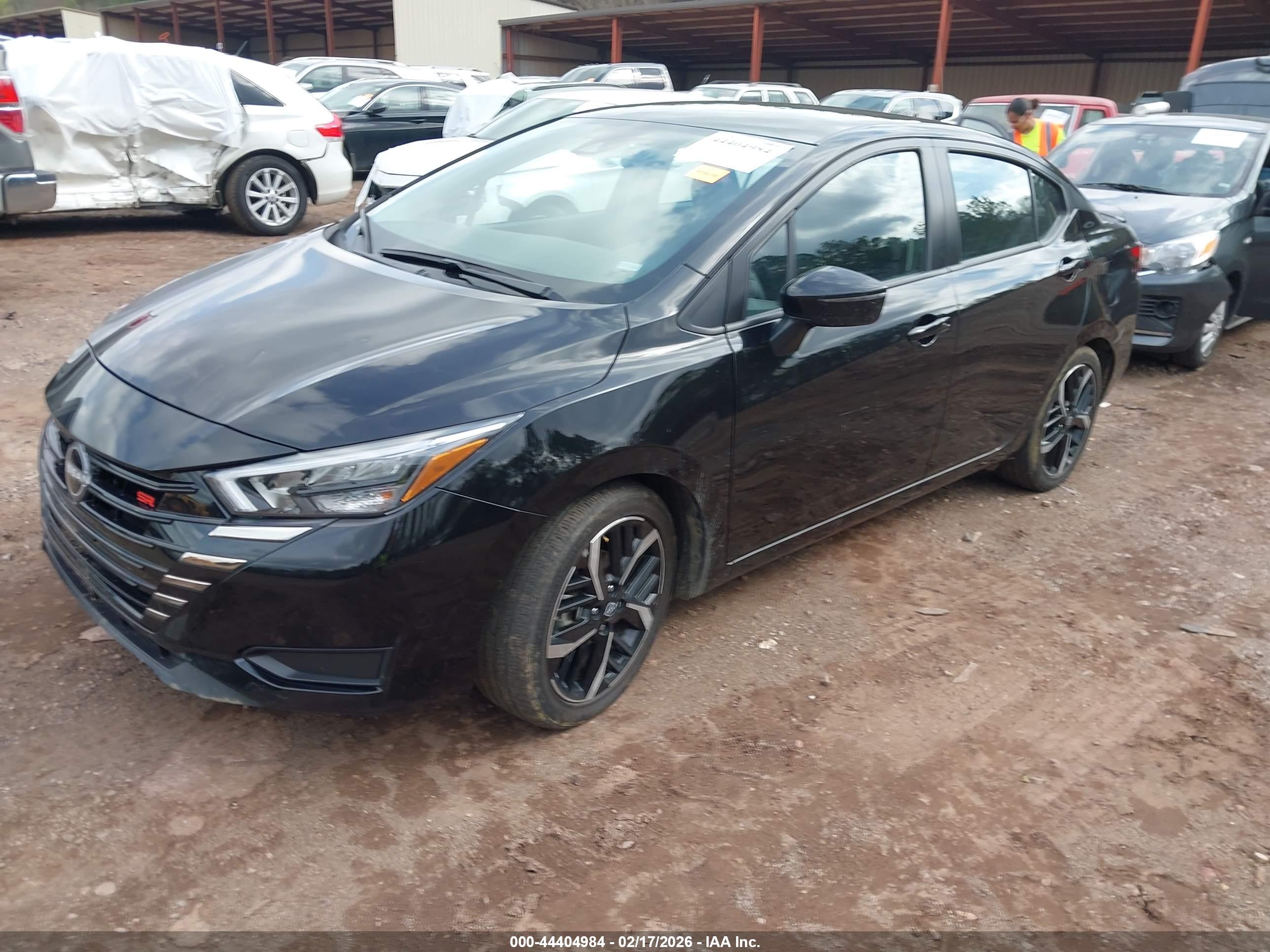 NISSAN VERSA image 2