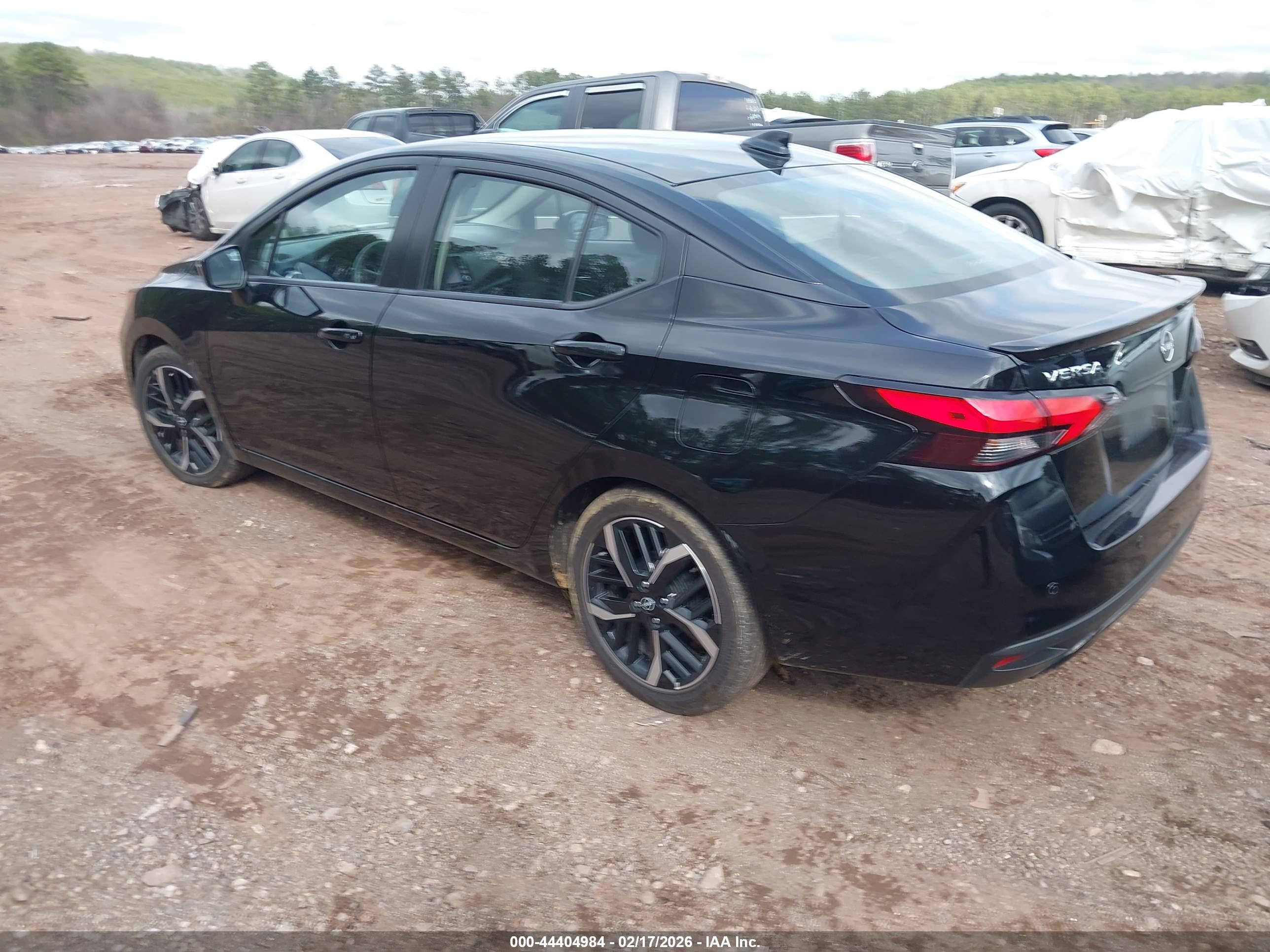 NISSAN VERSA image 3