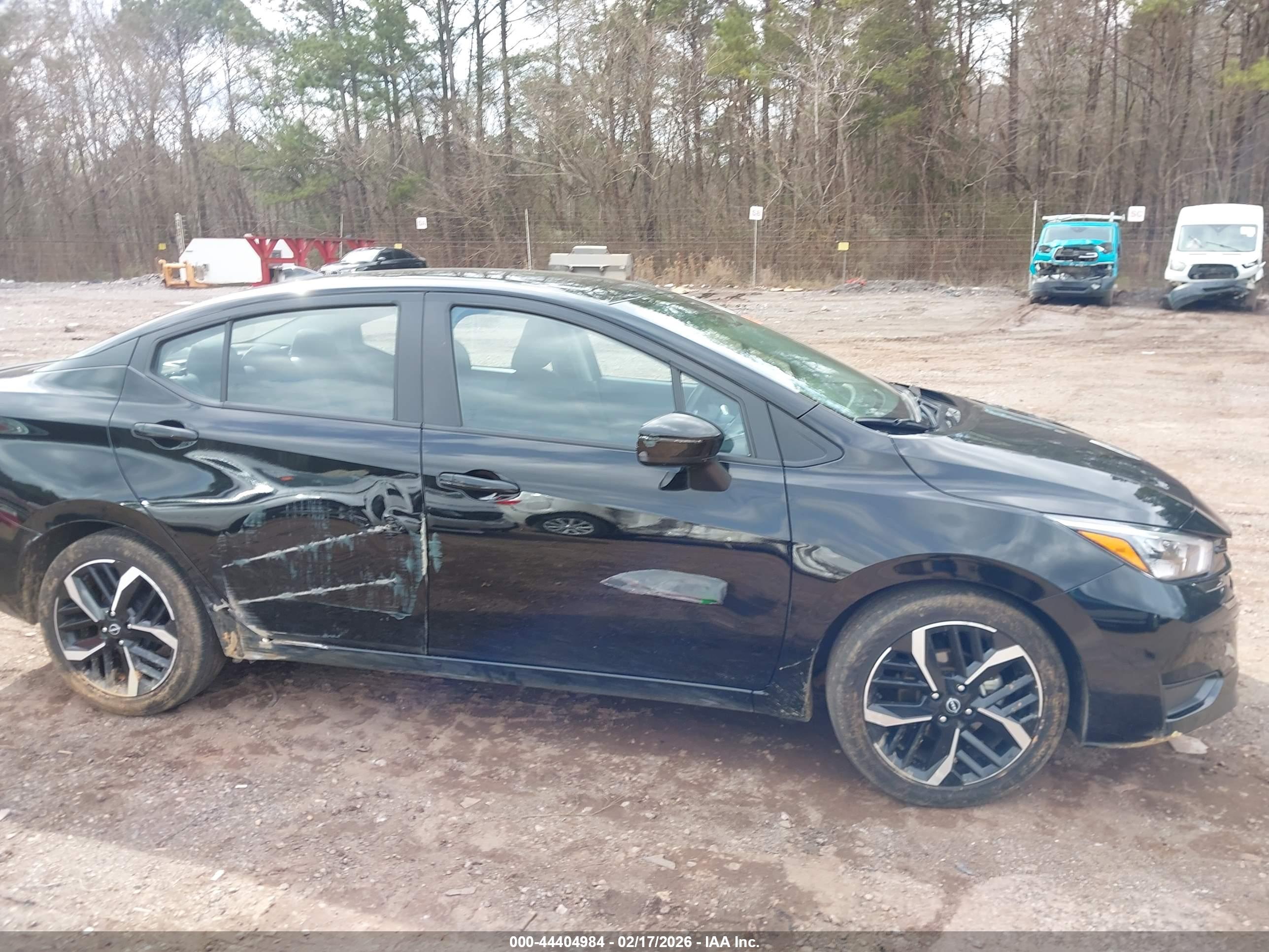 NISSAN VERSA image 6
