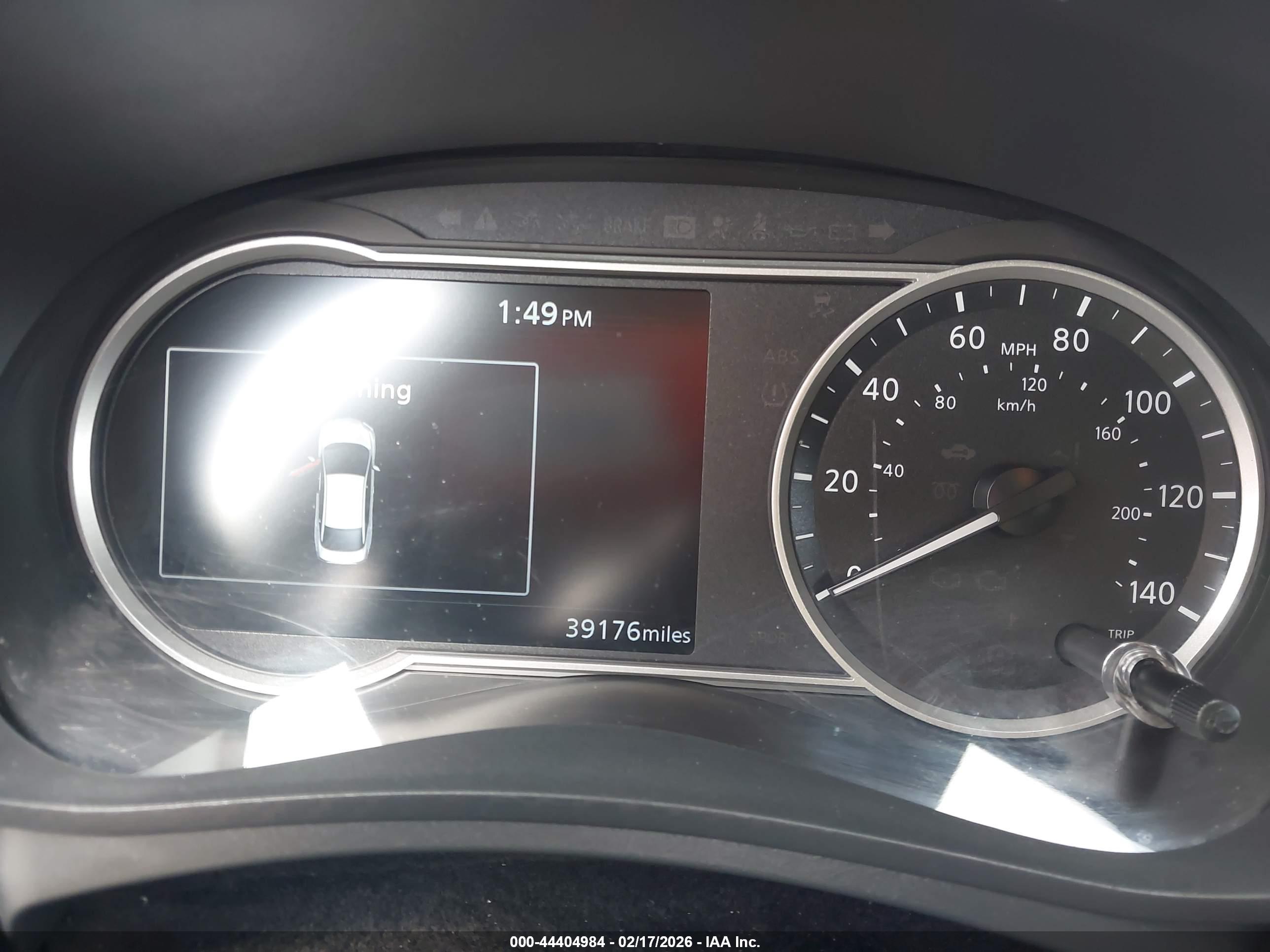 NISSAN VERSA image 7