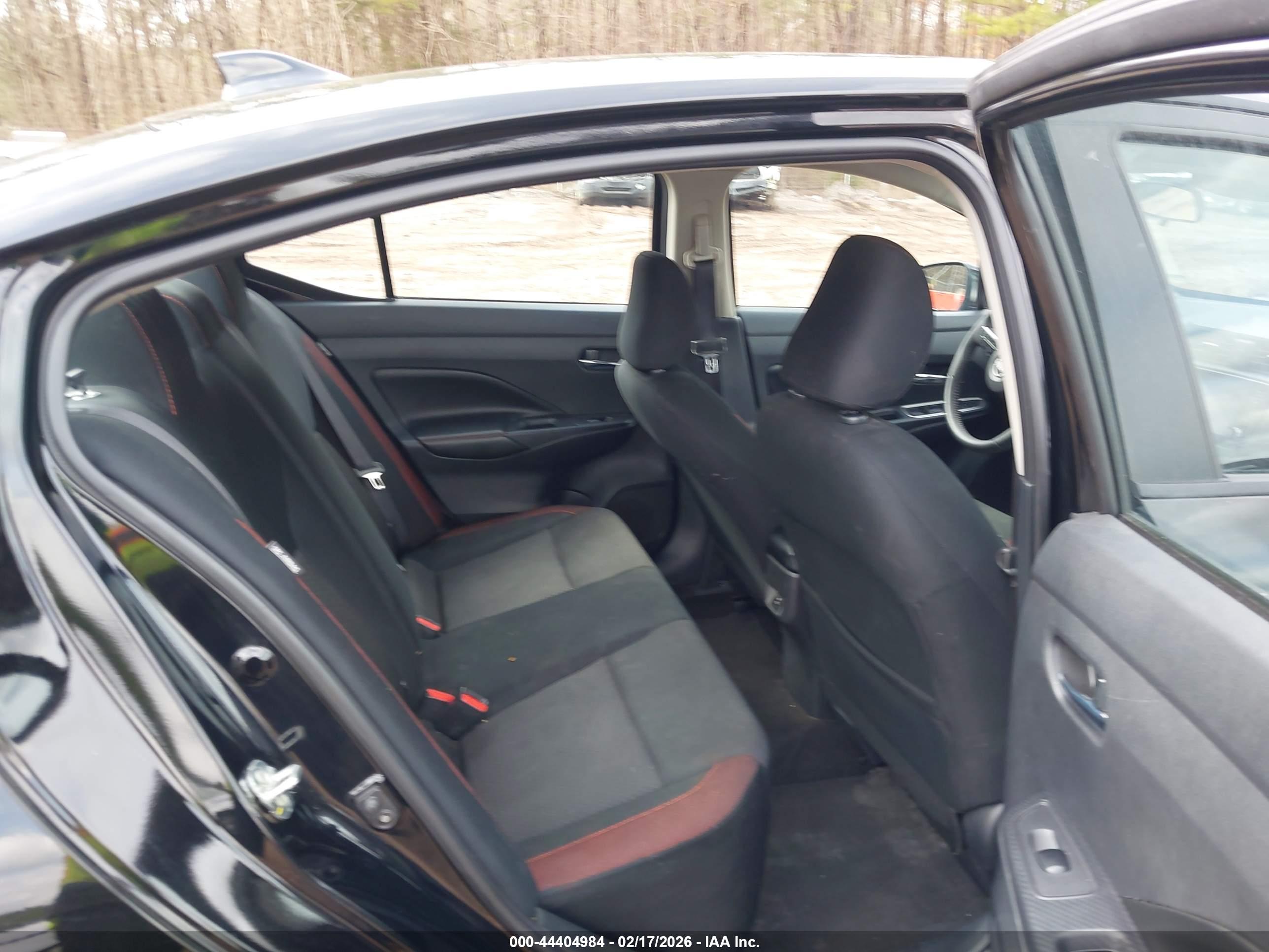 NISSAN VERSA image 8