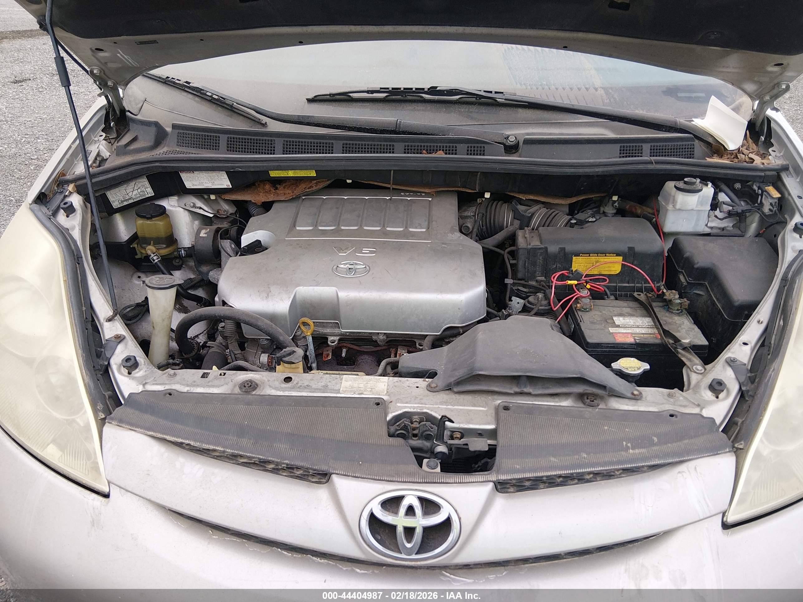 TOYOTA SIENNA image 10
