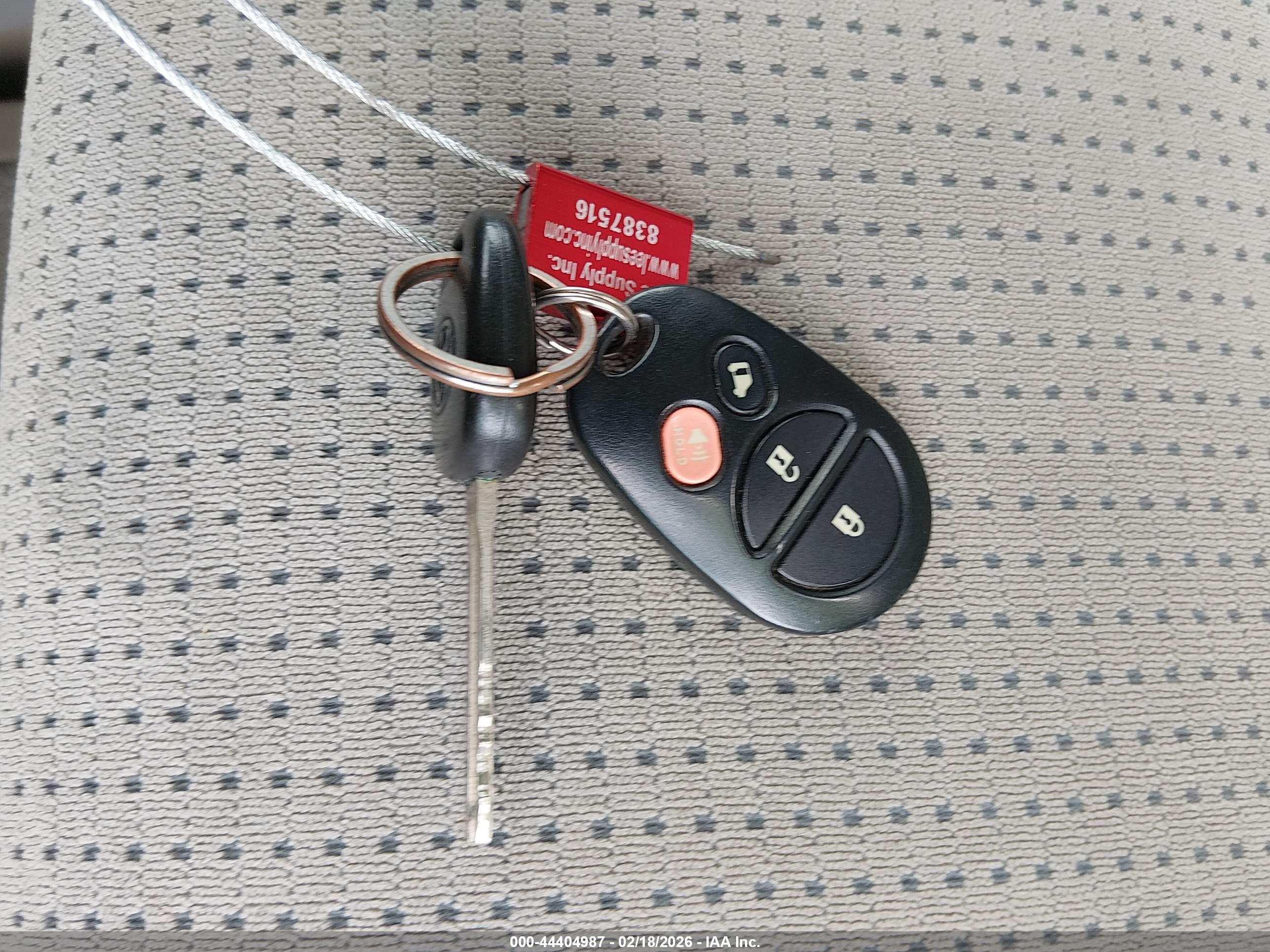 TOYOTA SIENNA image 11