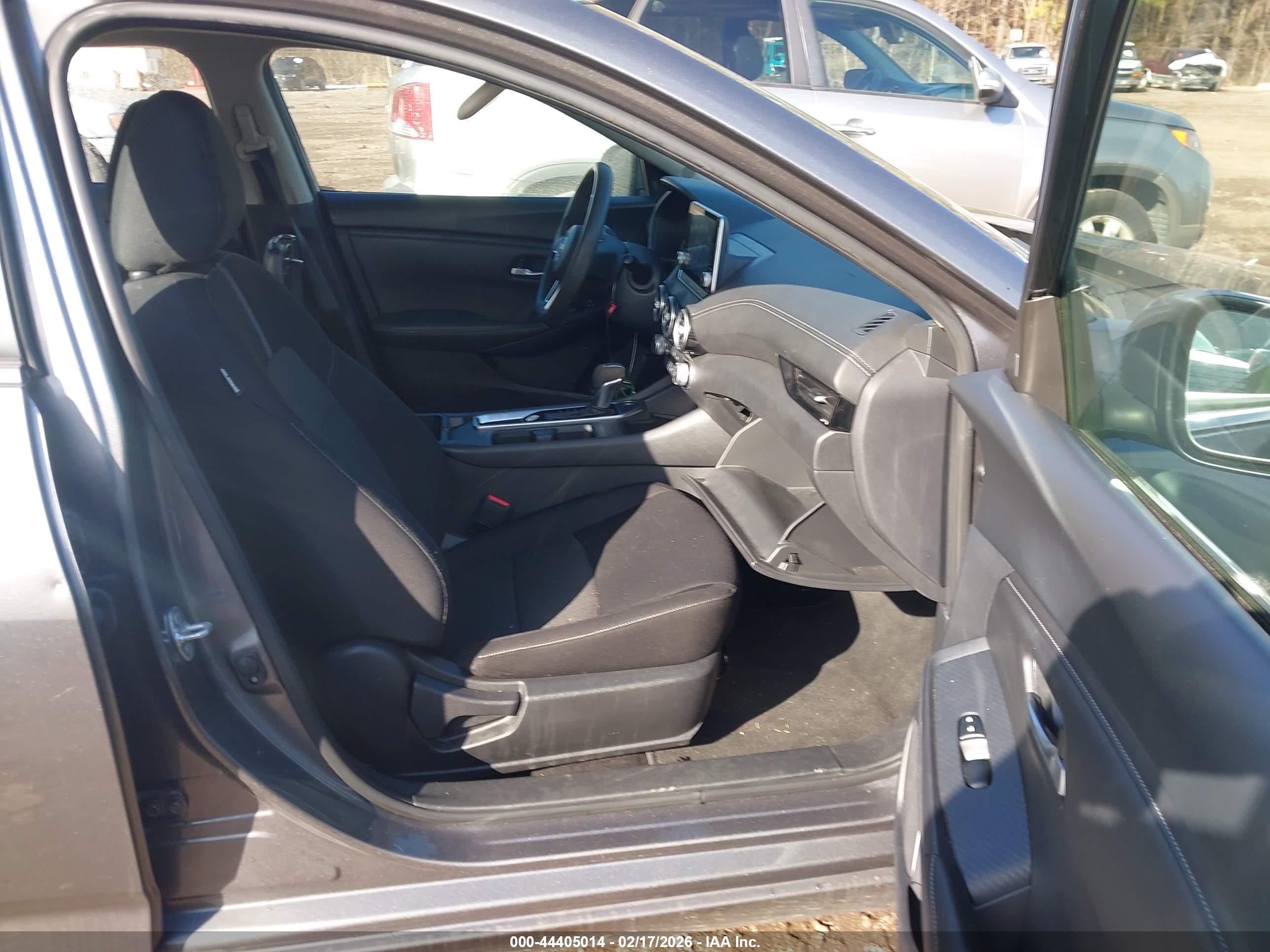 NISSAN SENTRA image 5