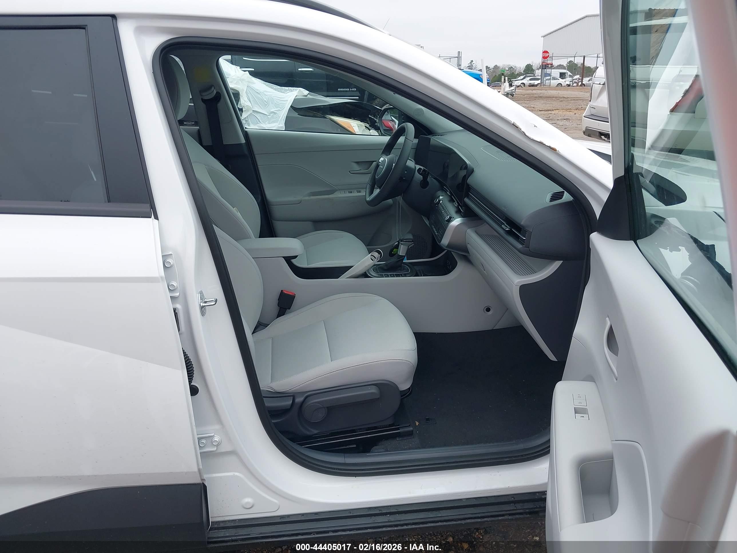 HYUNDAI KONA image 5