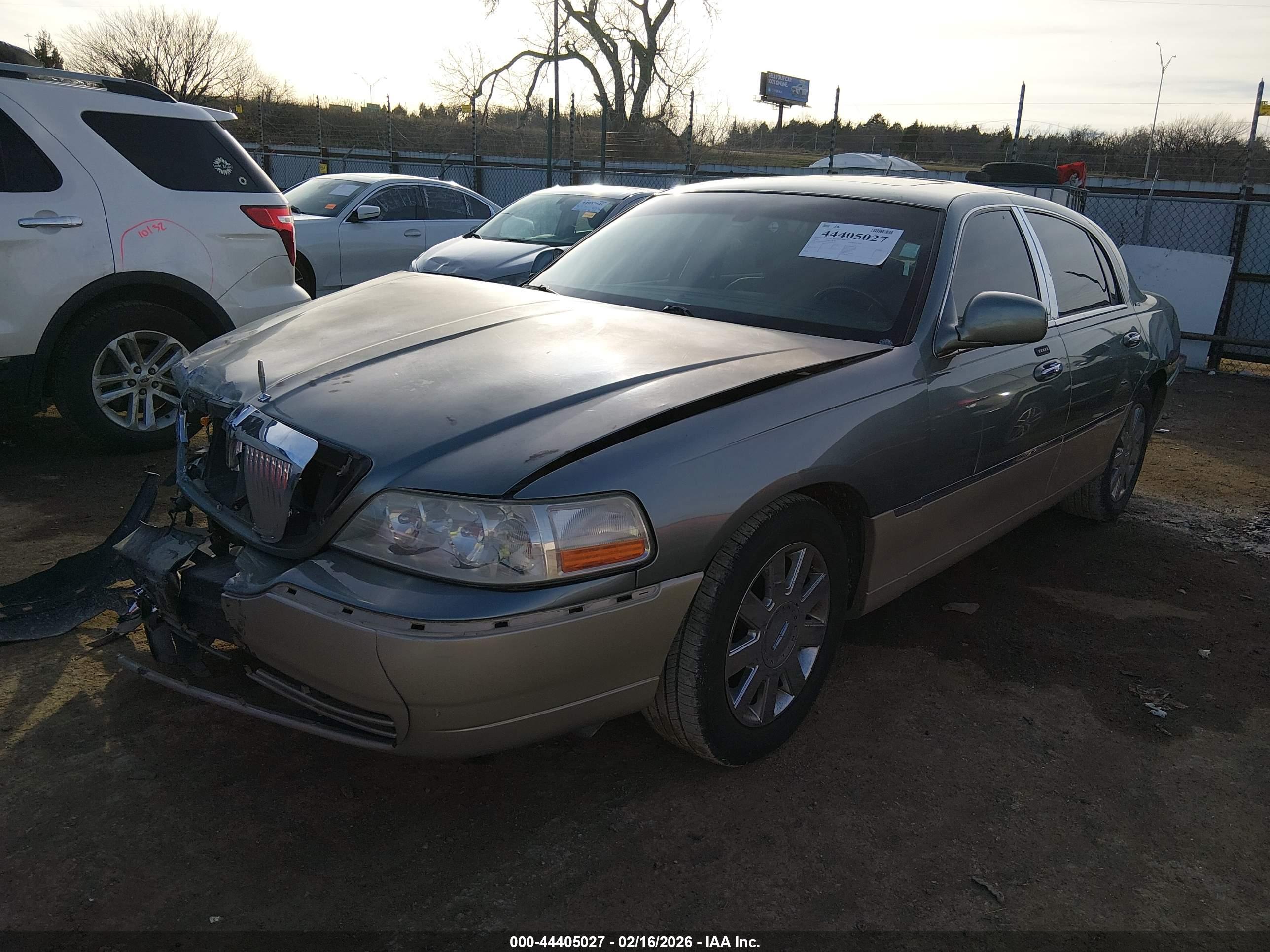 LINCOLN TOWN image 2