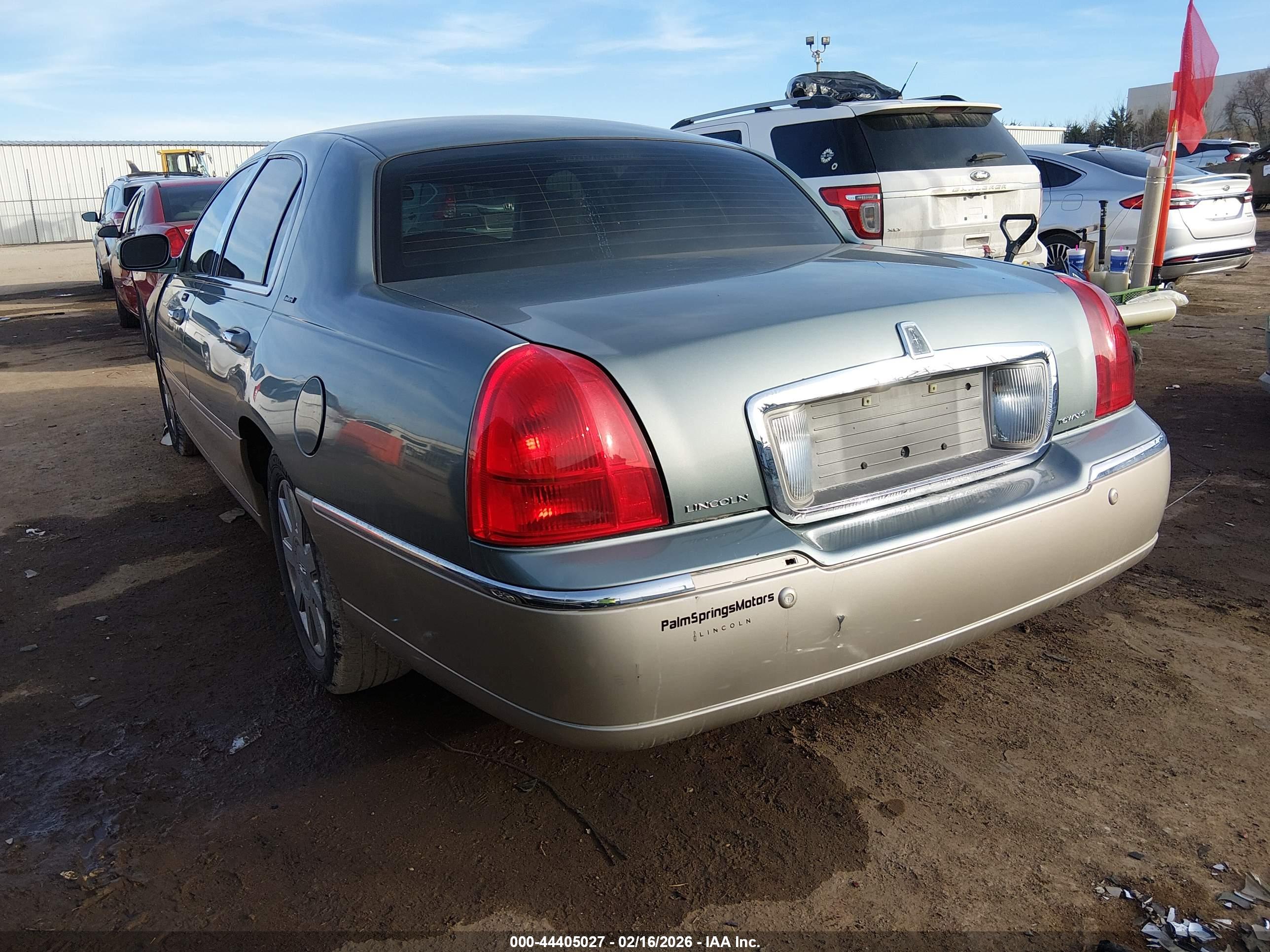 LINCOLN TOWN image 3