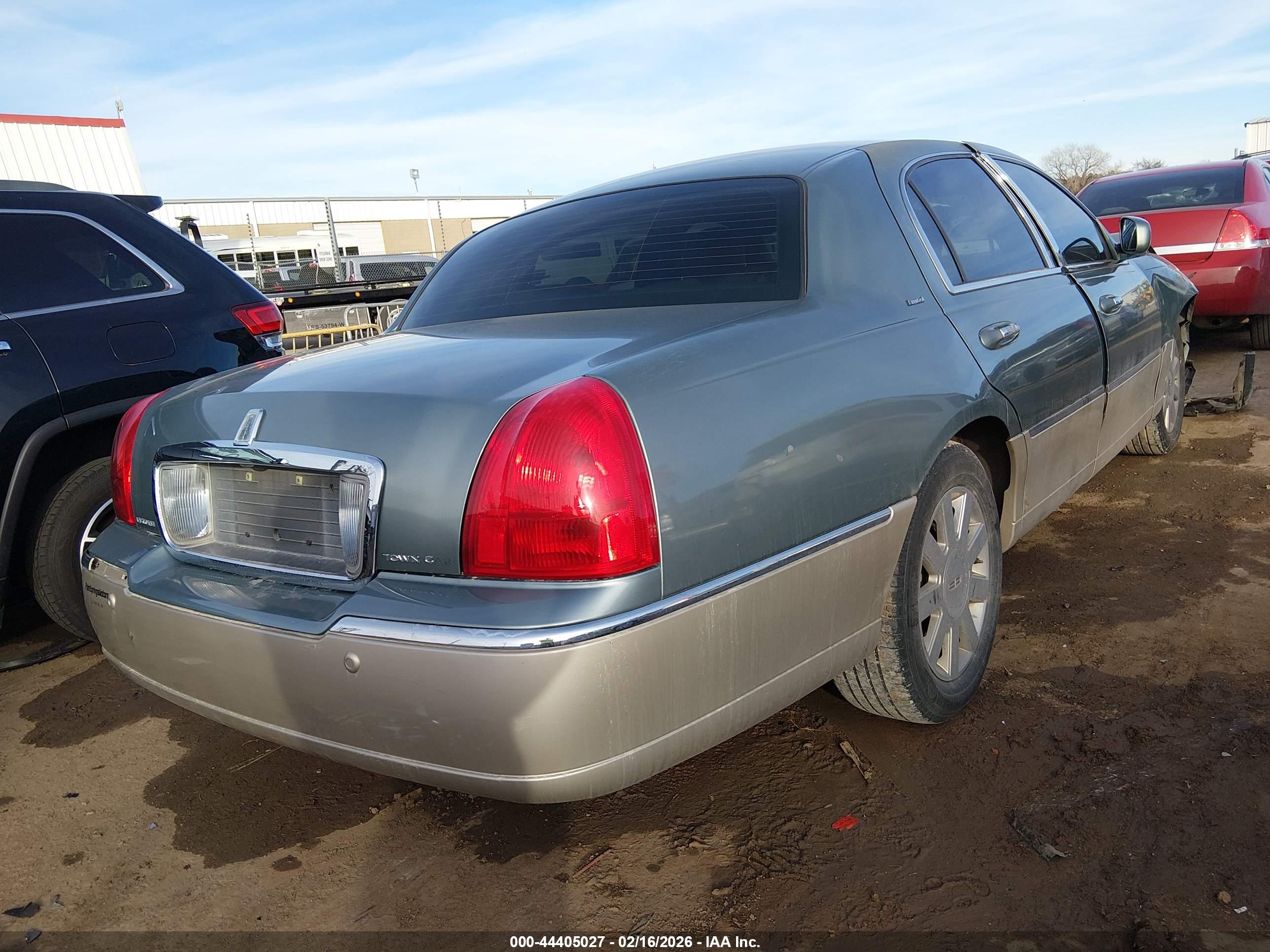 LINCOLN TOWN image 4