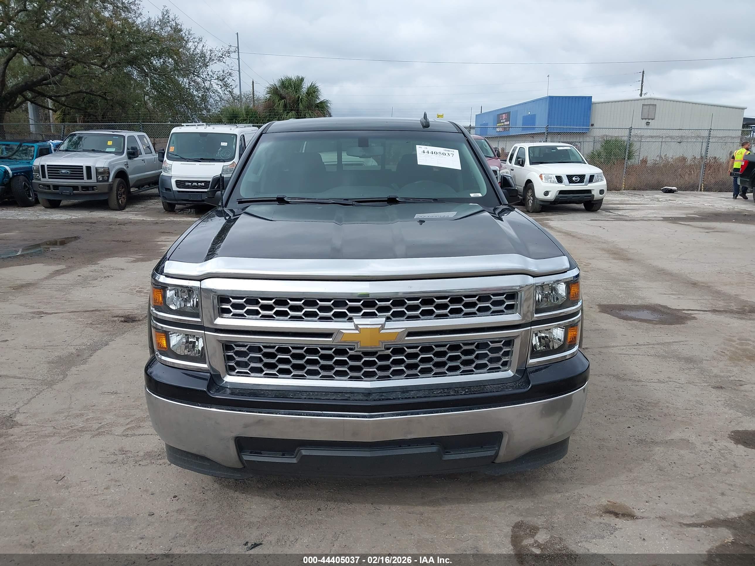 CHEVROLET SILVERADO image 6