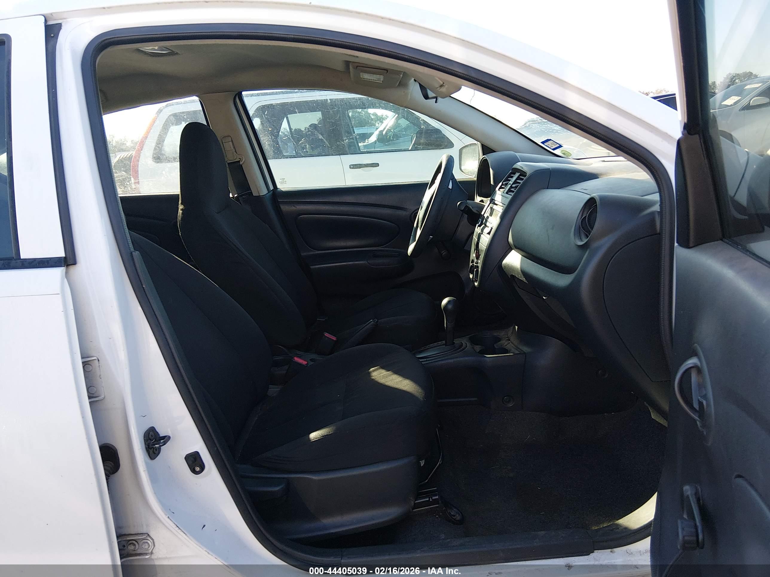 NISSAN VERSA image 5