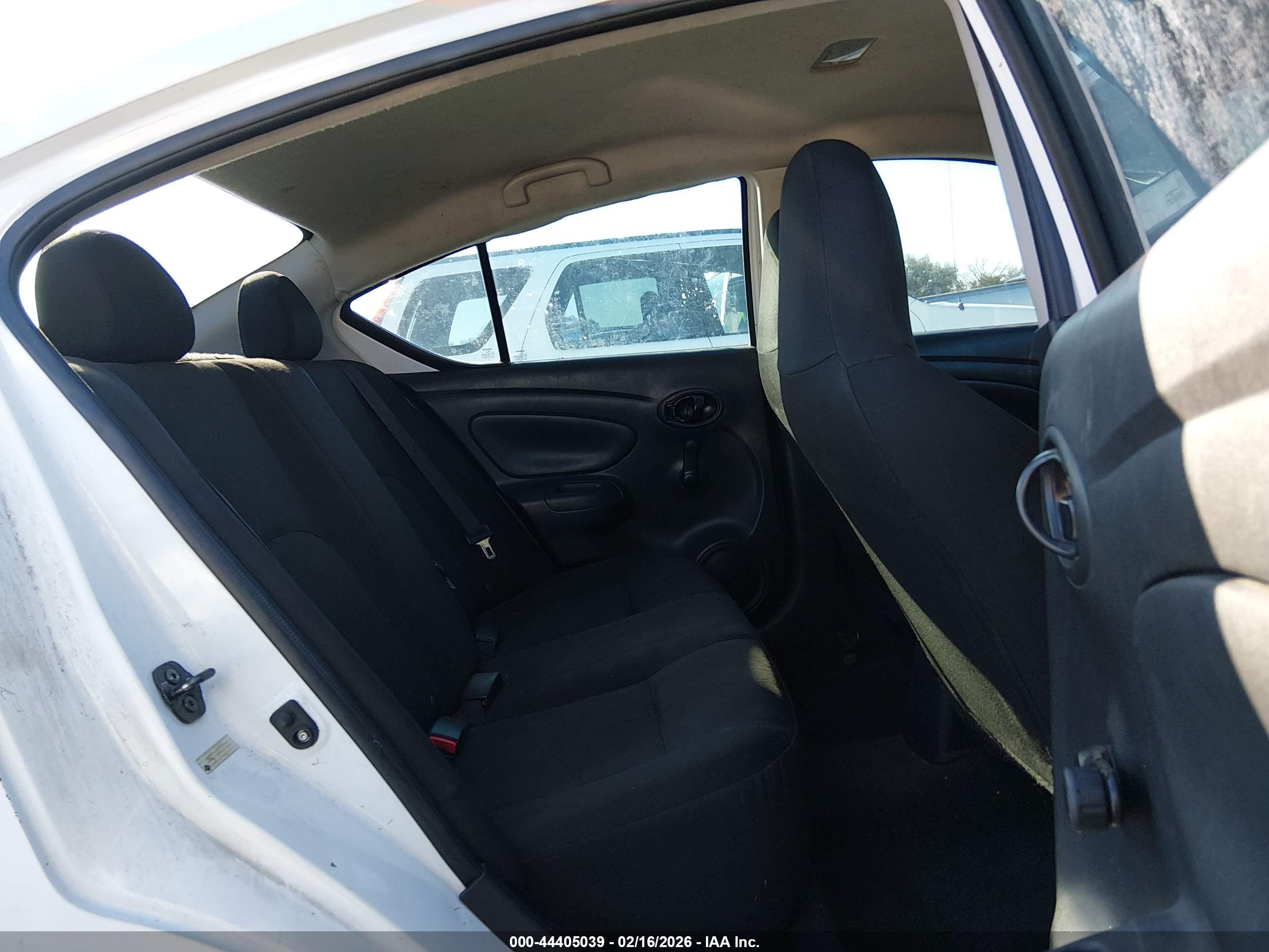 NISSAN VERSA image 8