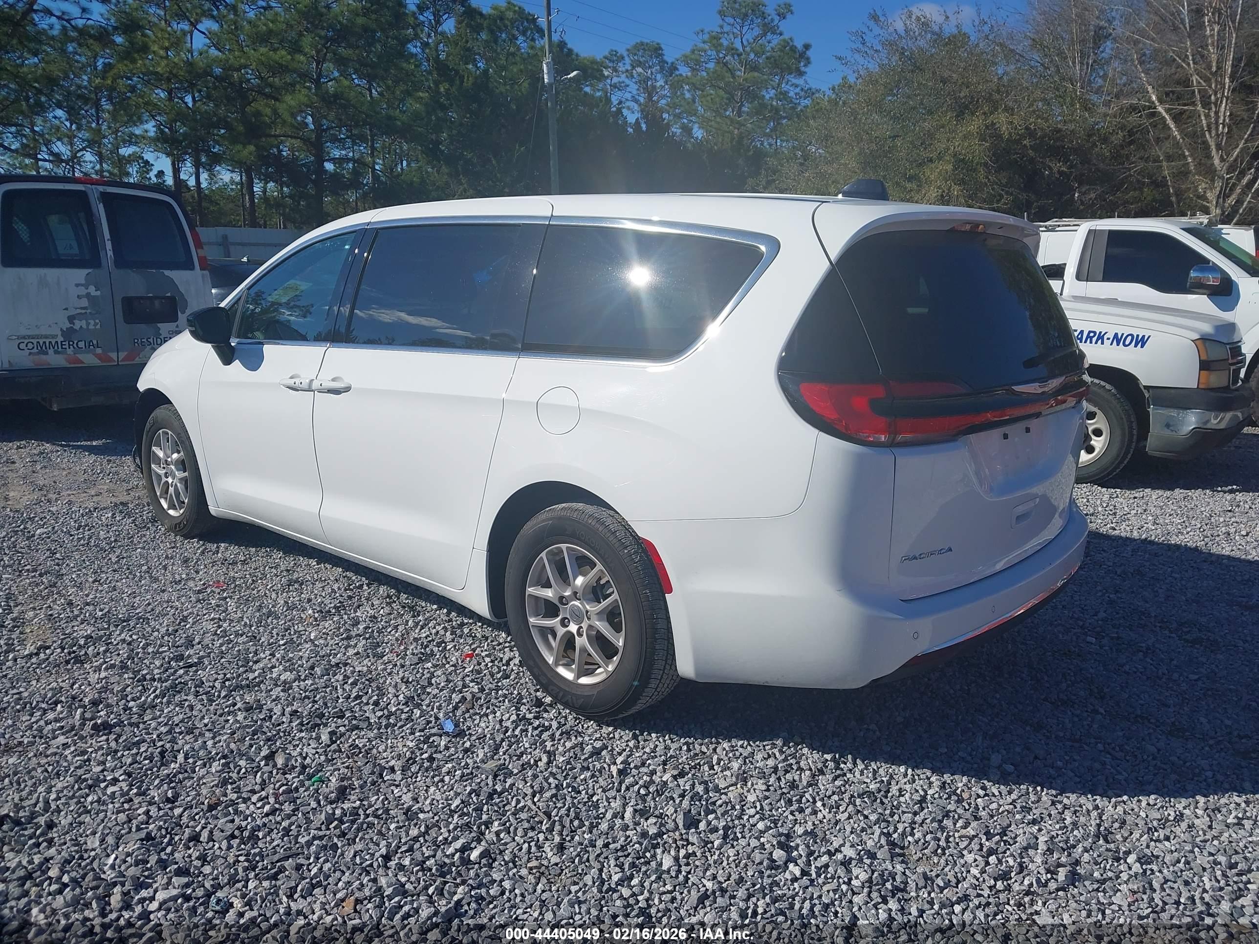 CHRYSLER PACIFICA image 3