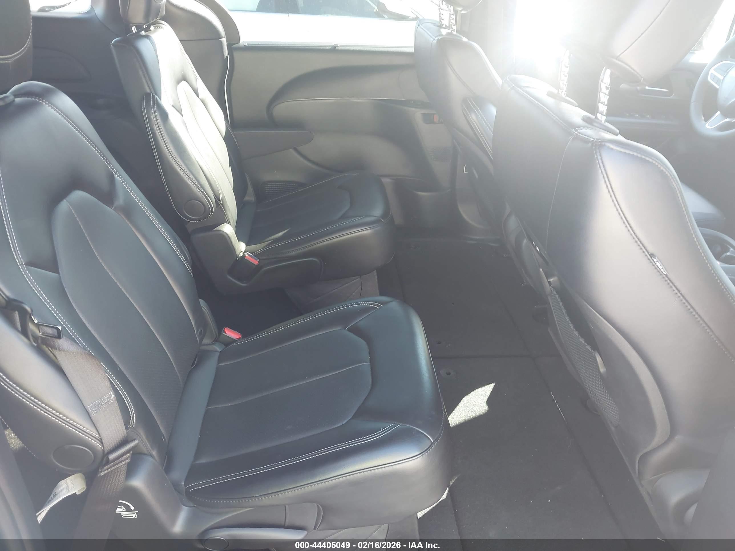 CHRYSLER PACIFICA image 8