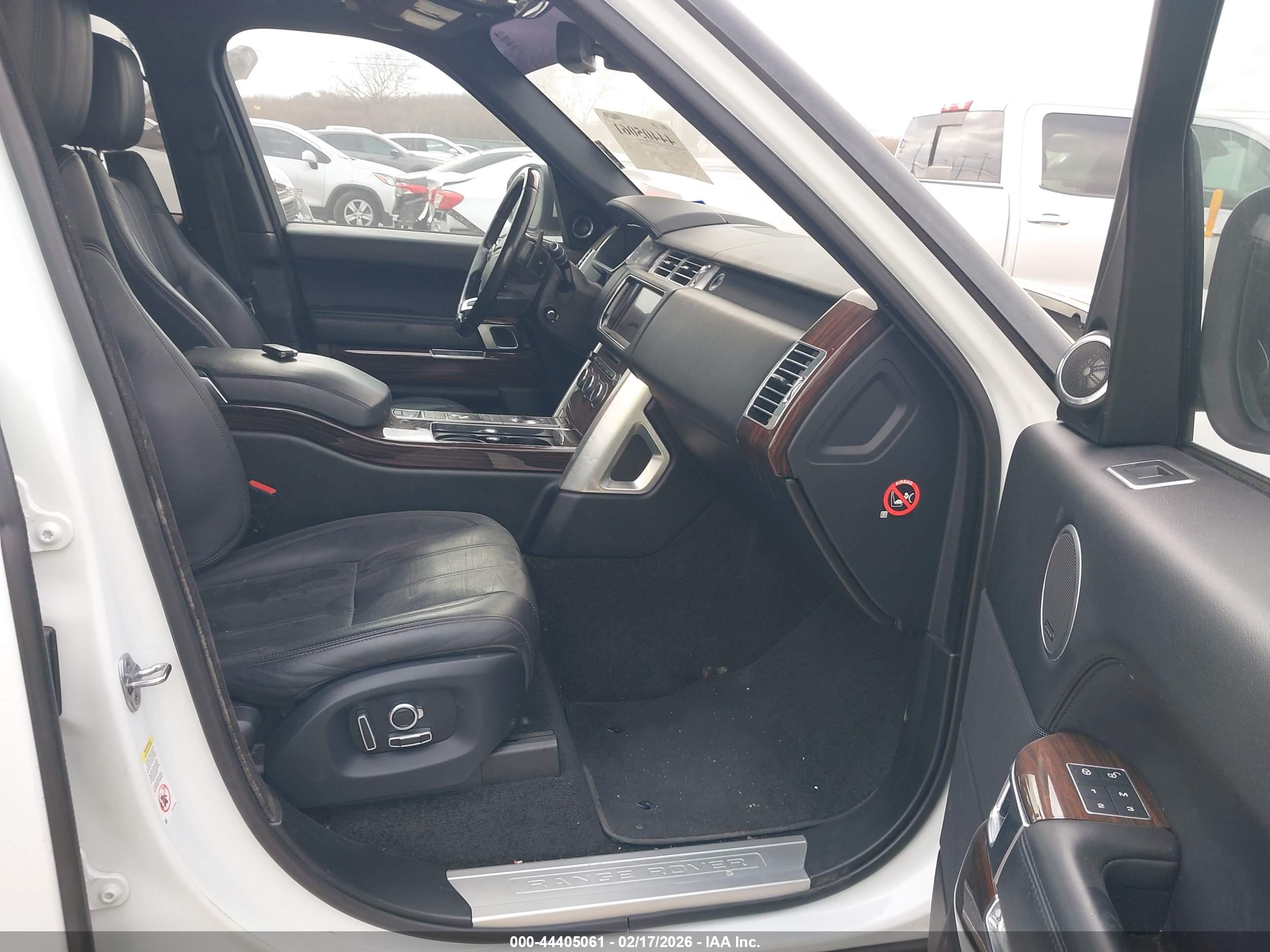 LAND ROVER image 5