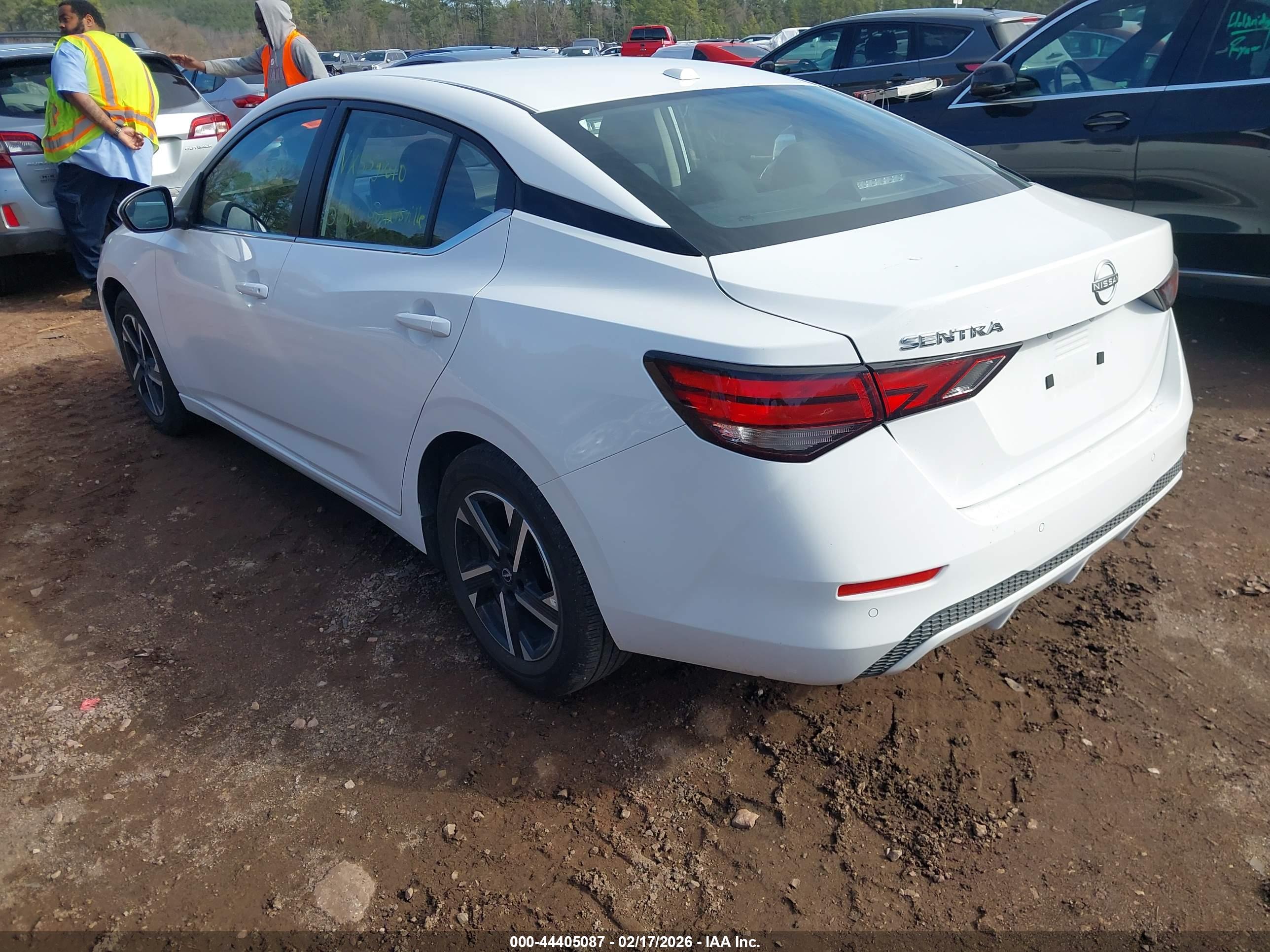 NISSAN SENTRA image 3