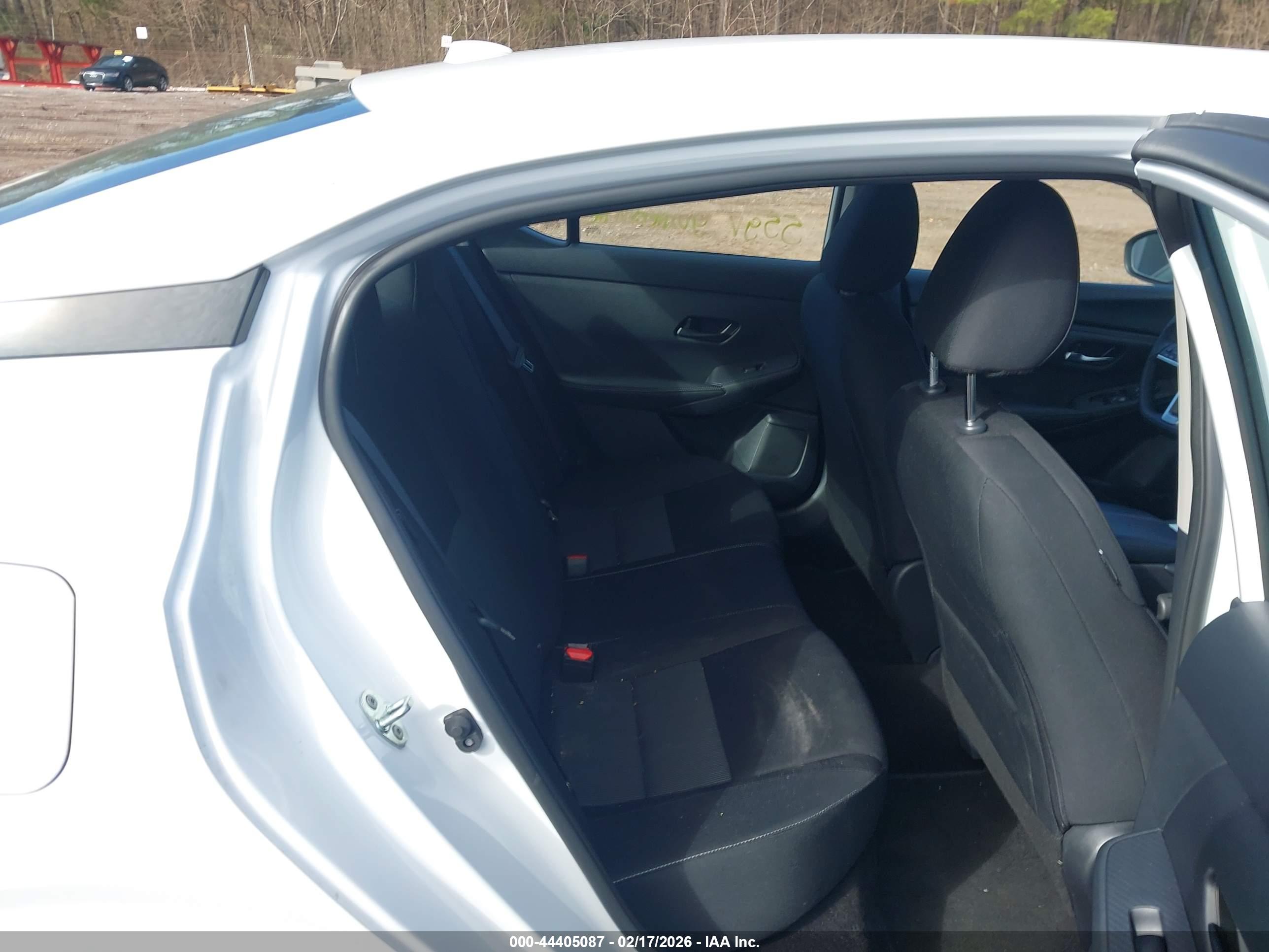NISSAN SENTRA image 8