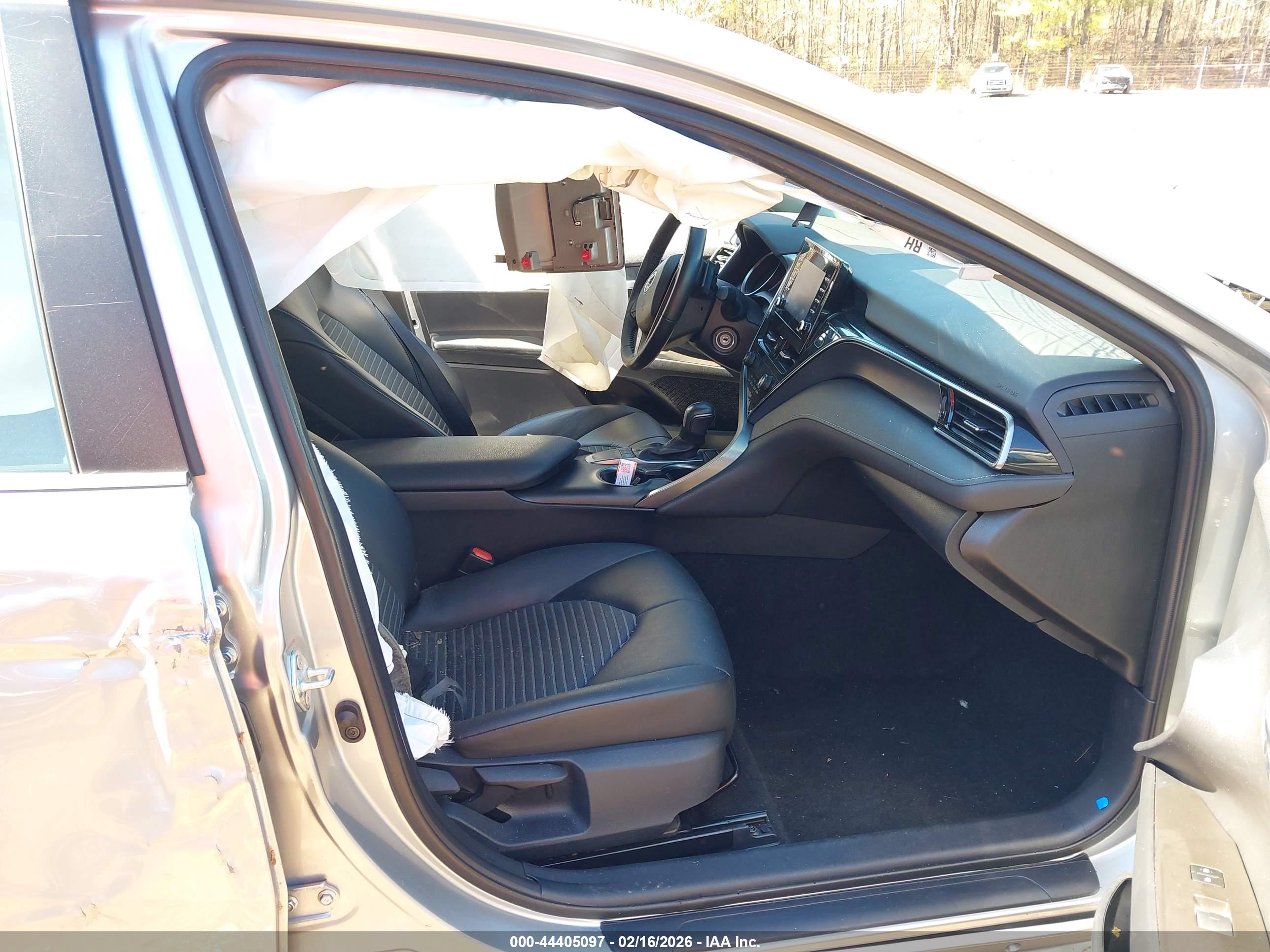 TOYOTA CAMRY image 5