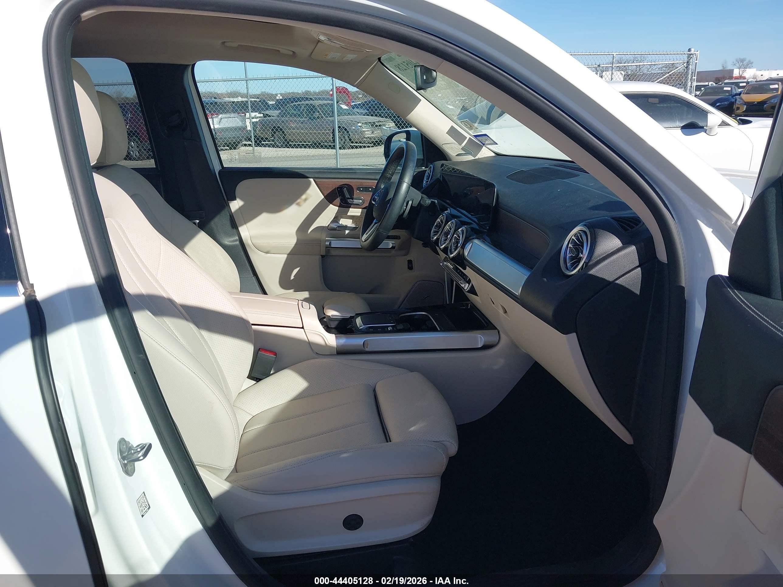 MERCEDES-BENZ GLB image 5