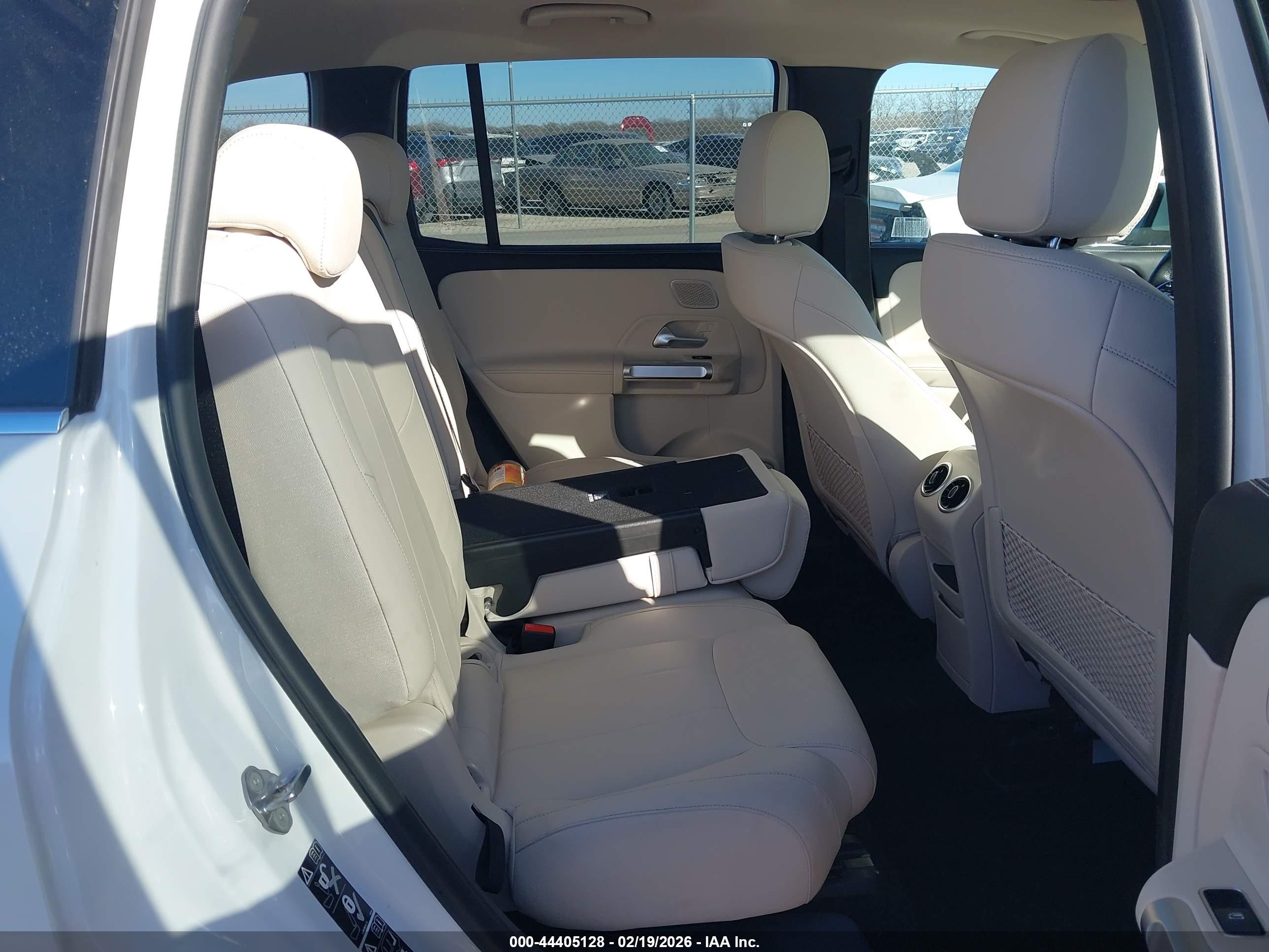 MERCEDES-BENZ GLB image 8