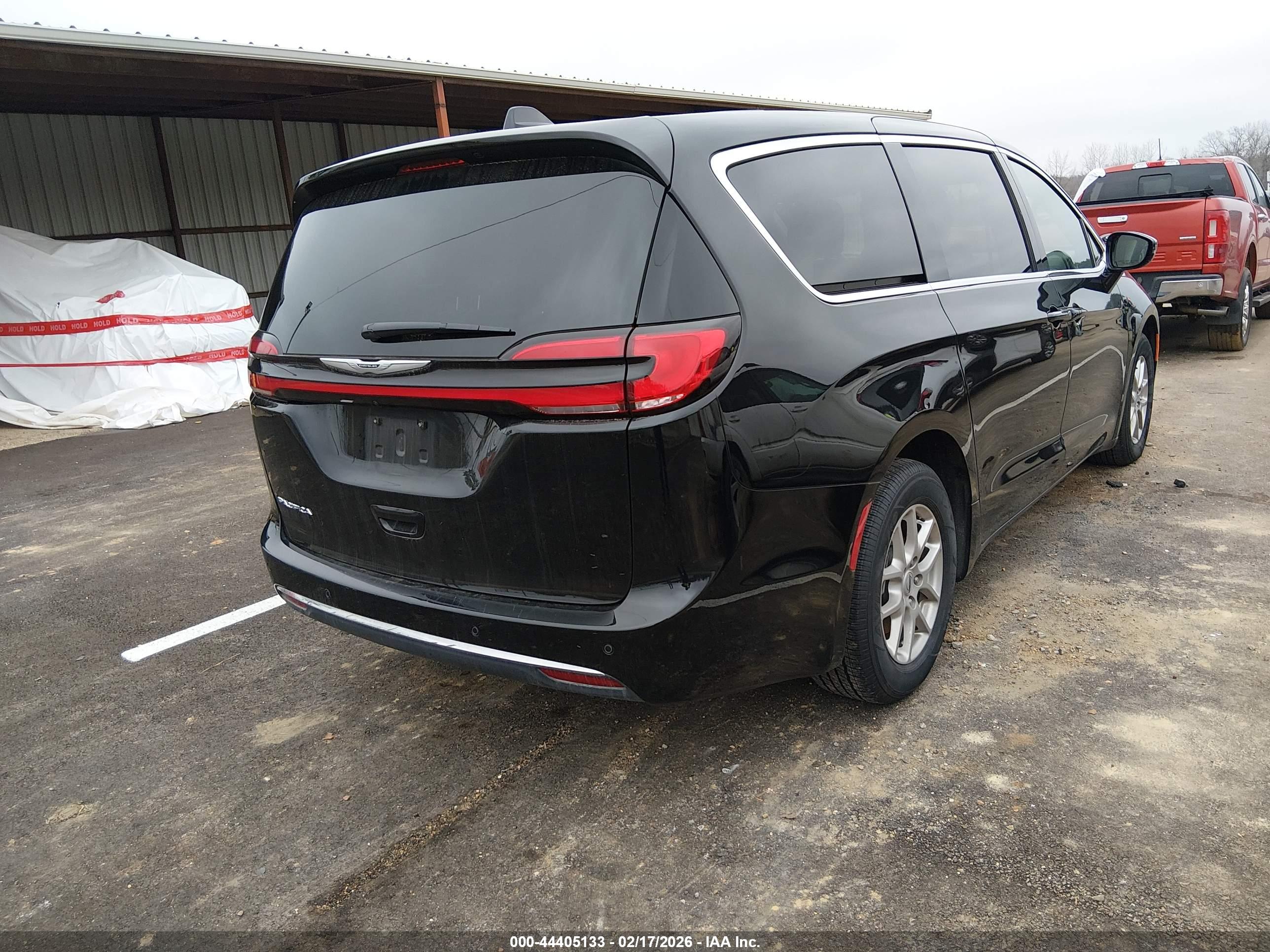 CHRYSLER PACIFICA image 4