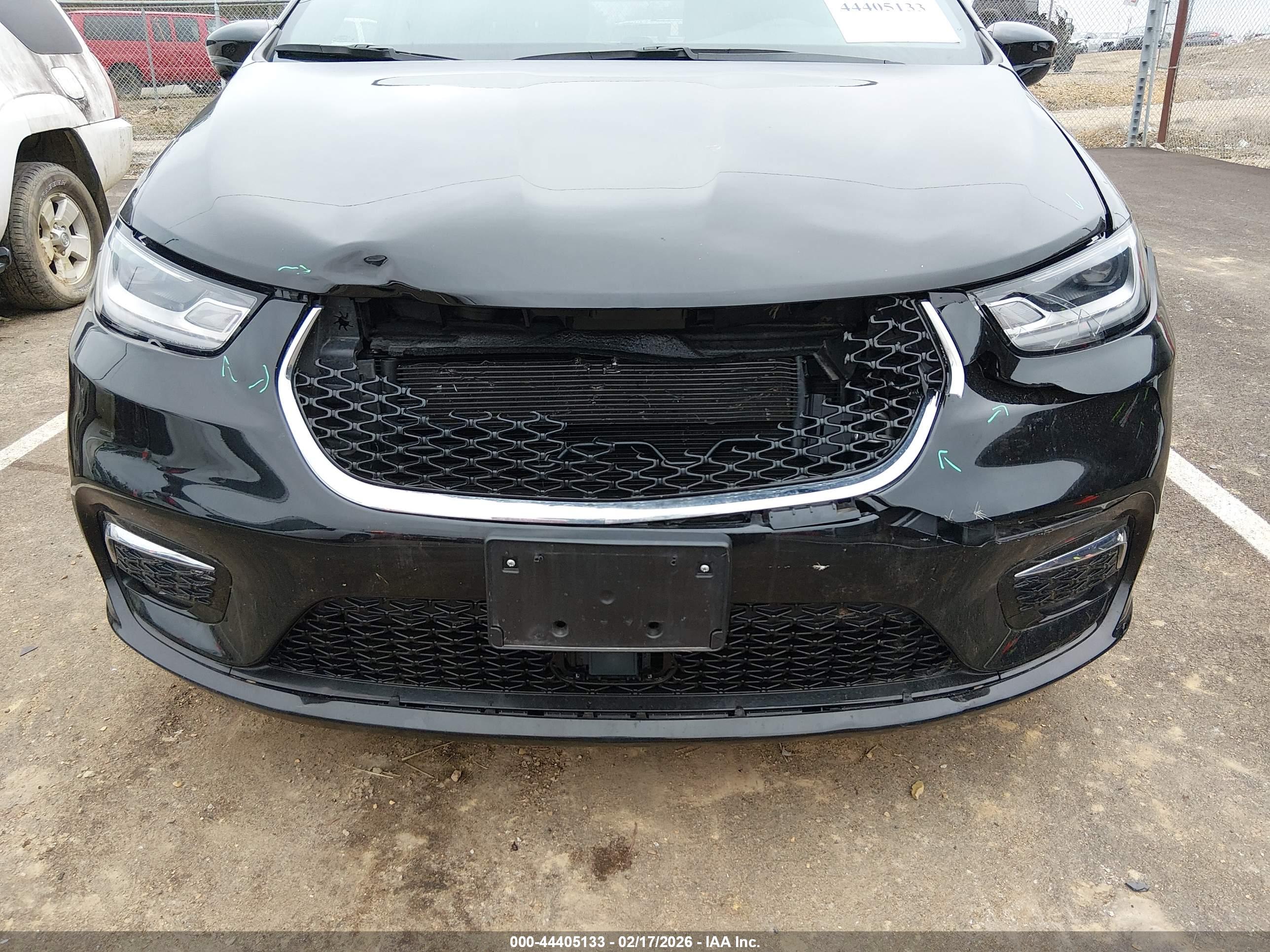 CHRYSLER PACIFICA image 6