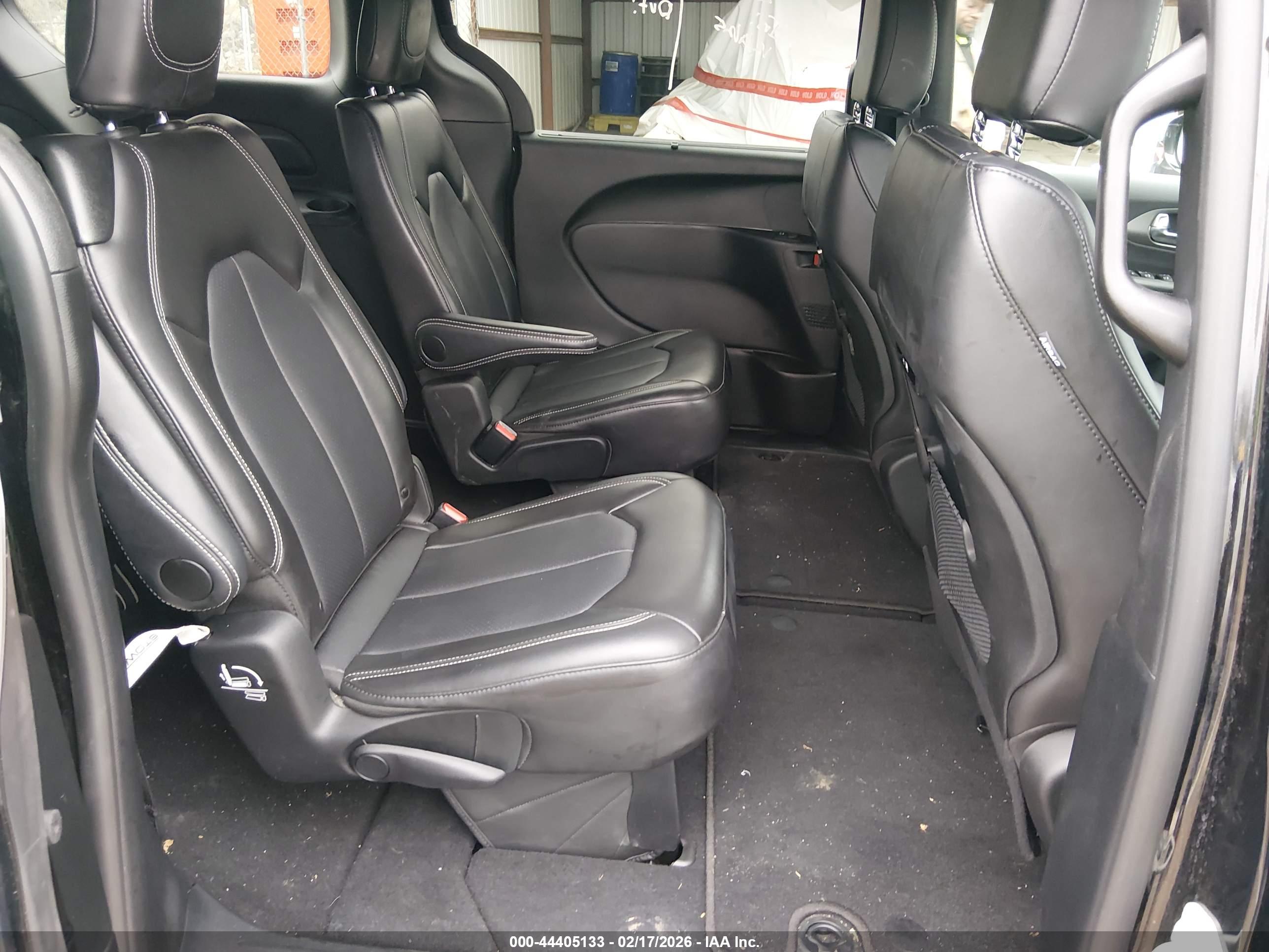 CHRYSLER PACIFICA image 8