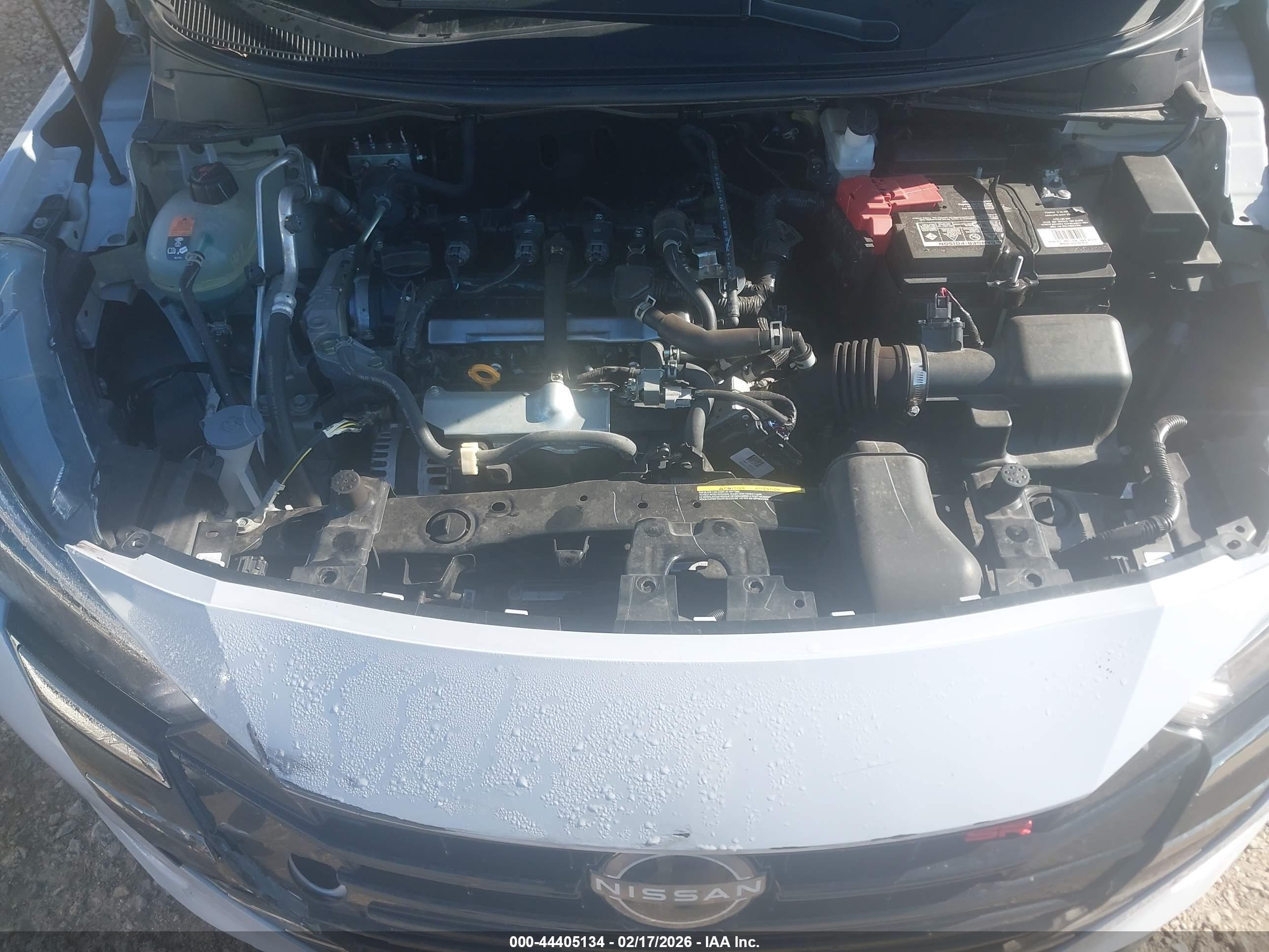 NISSAN VERSA image 10