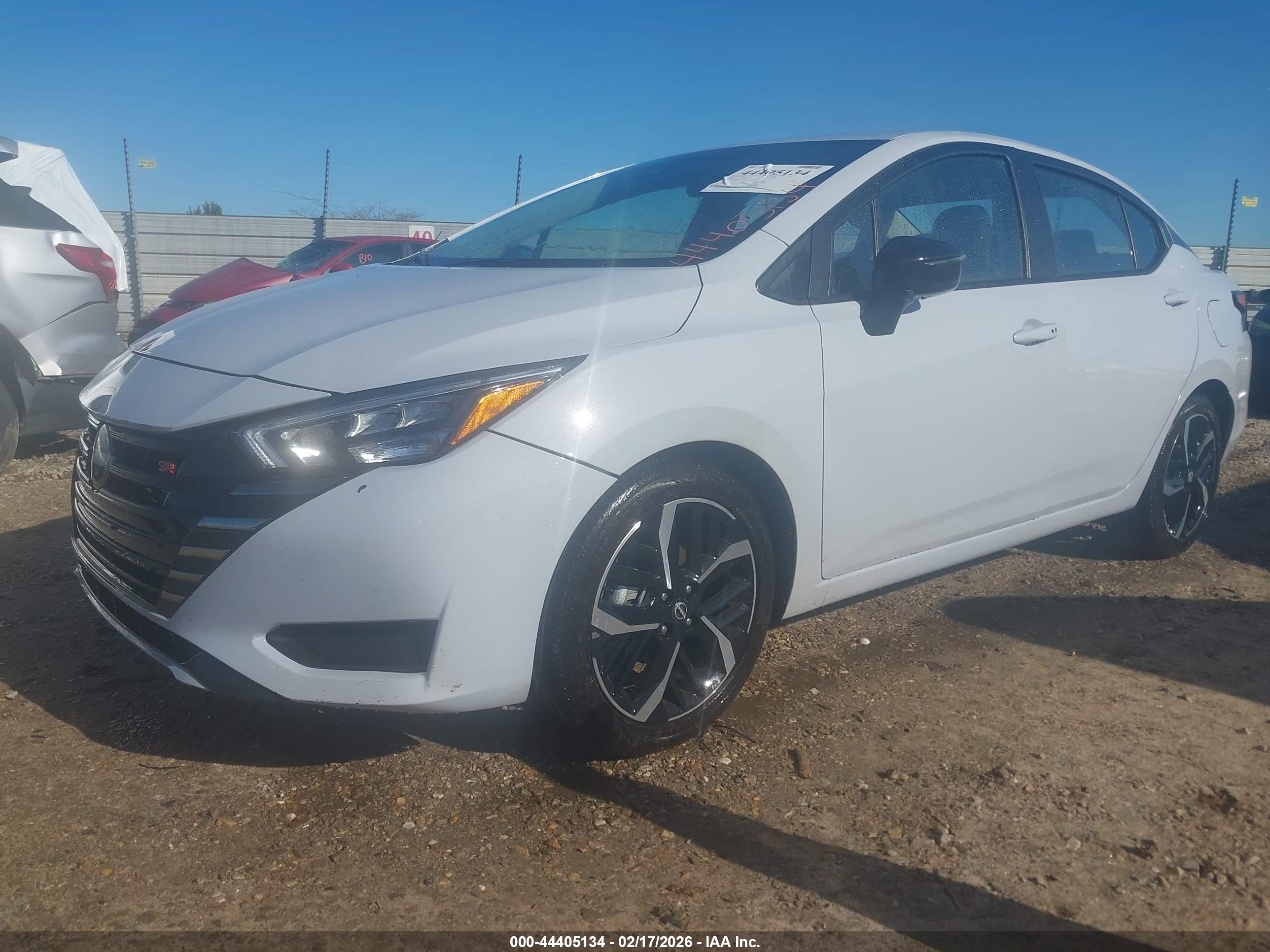 NISSAN VERSA image 2