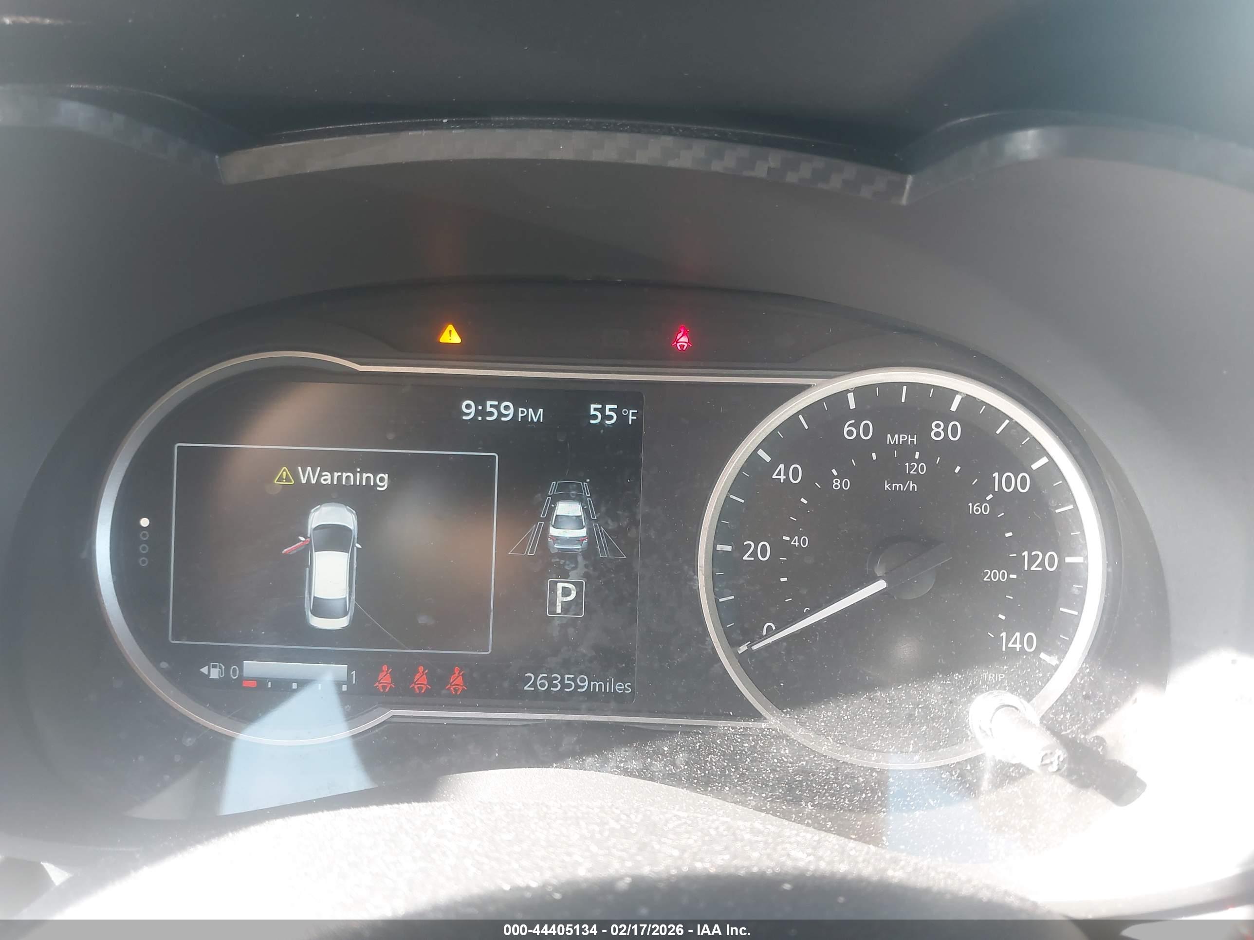 NISSAN VERSA image 7