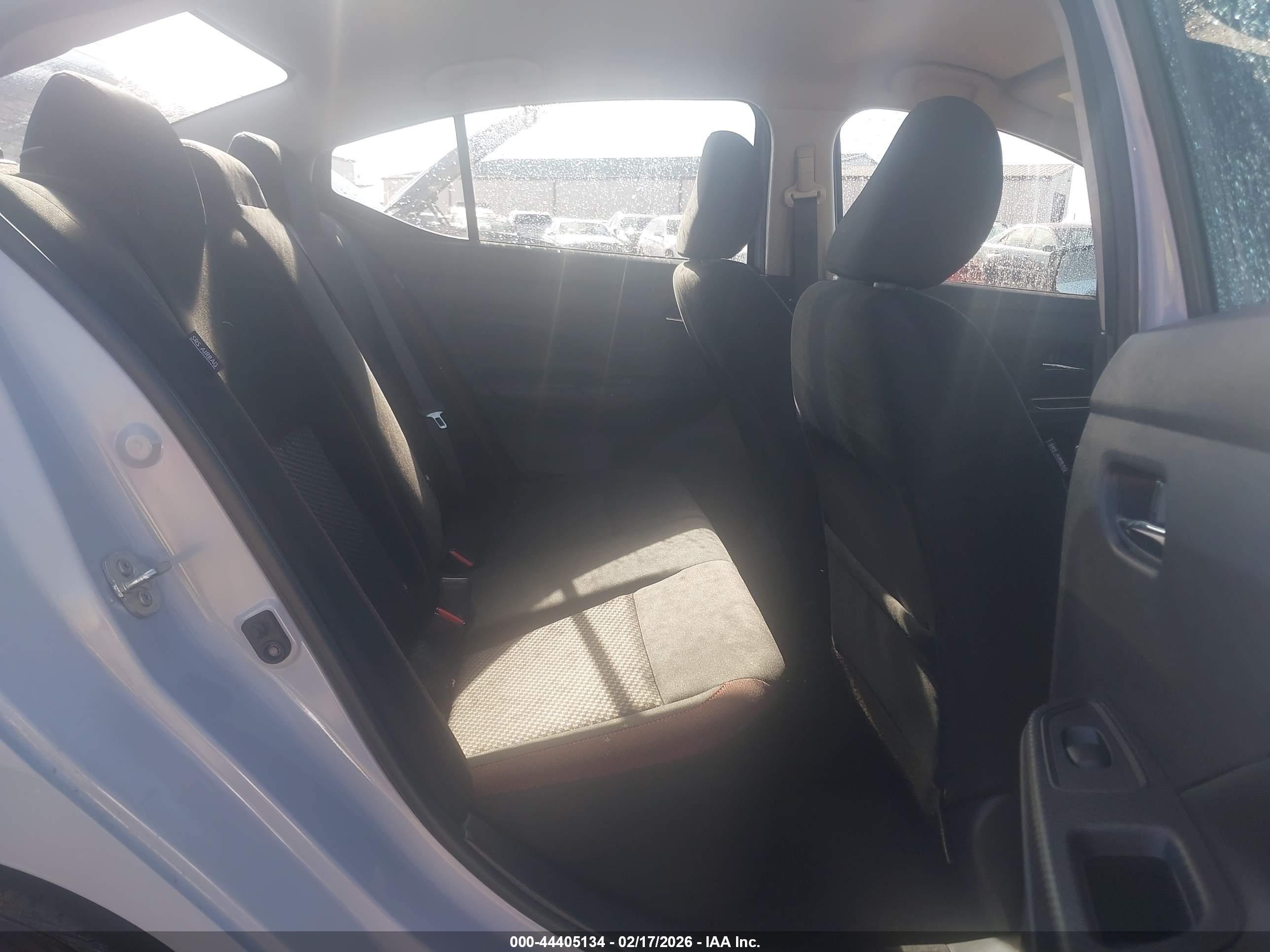 NISSAN VERSA image 8