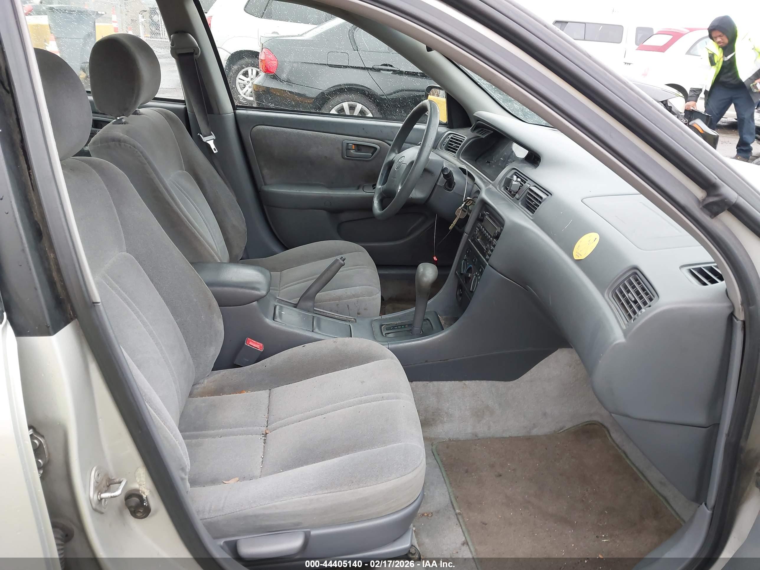 TOYOTA CAMRY image 5