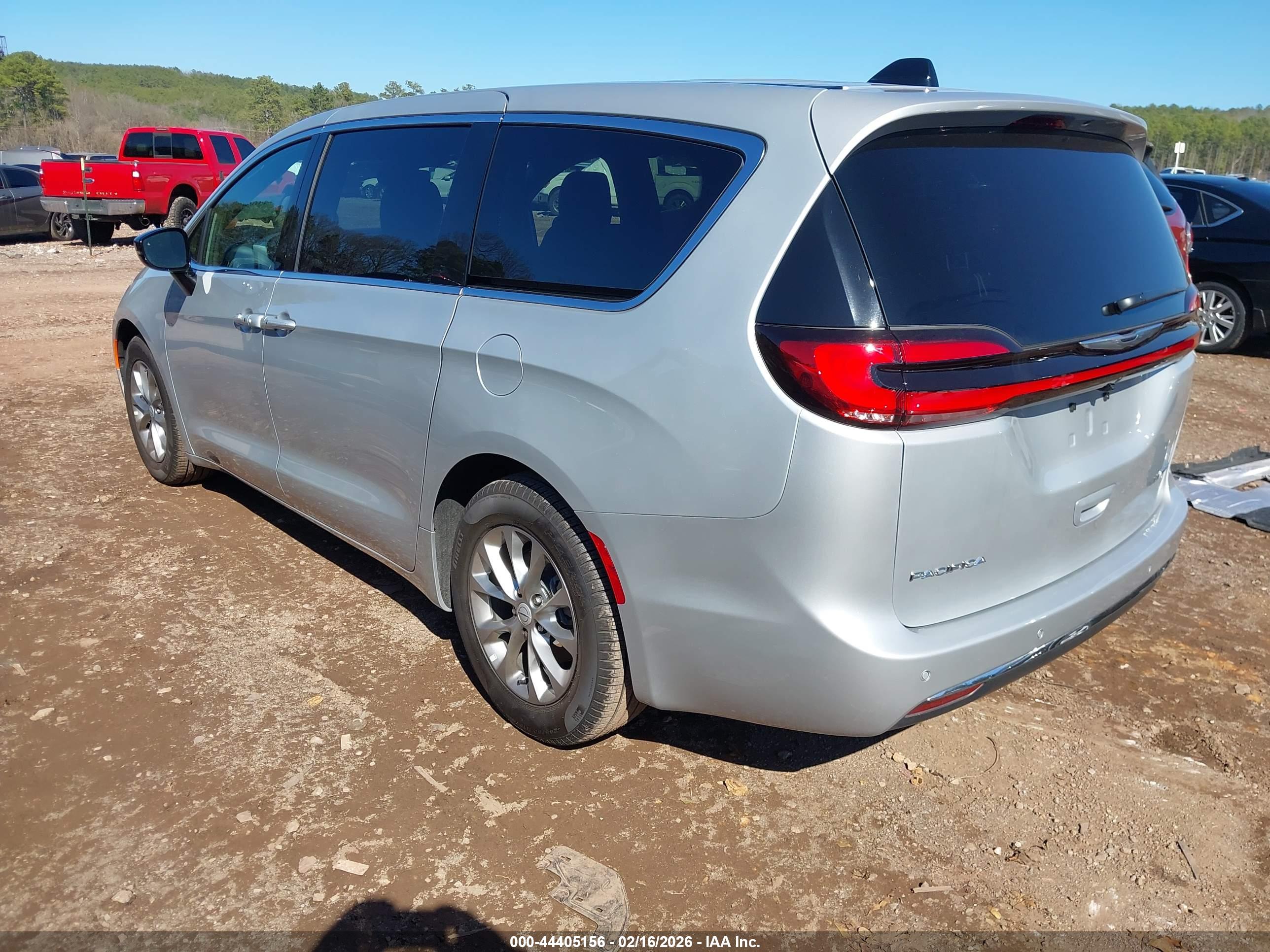 CHRYSLER PACIFICA image 3